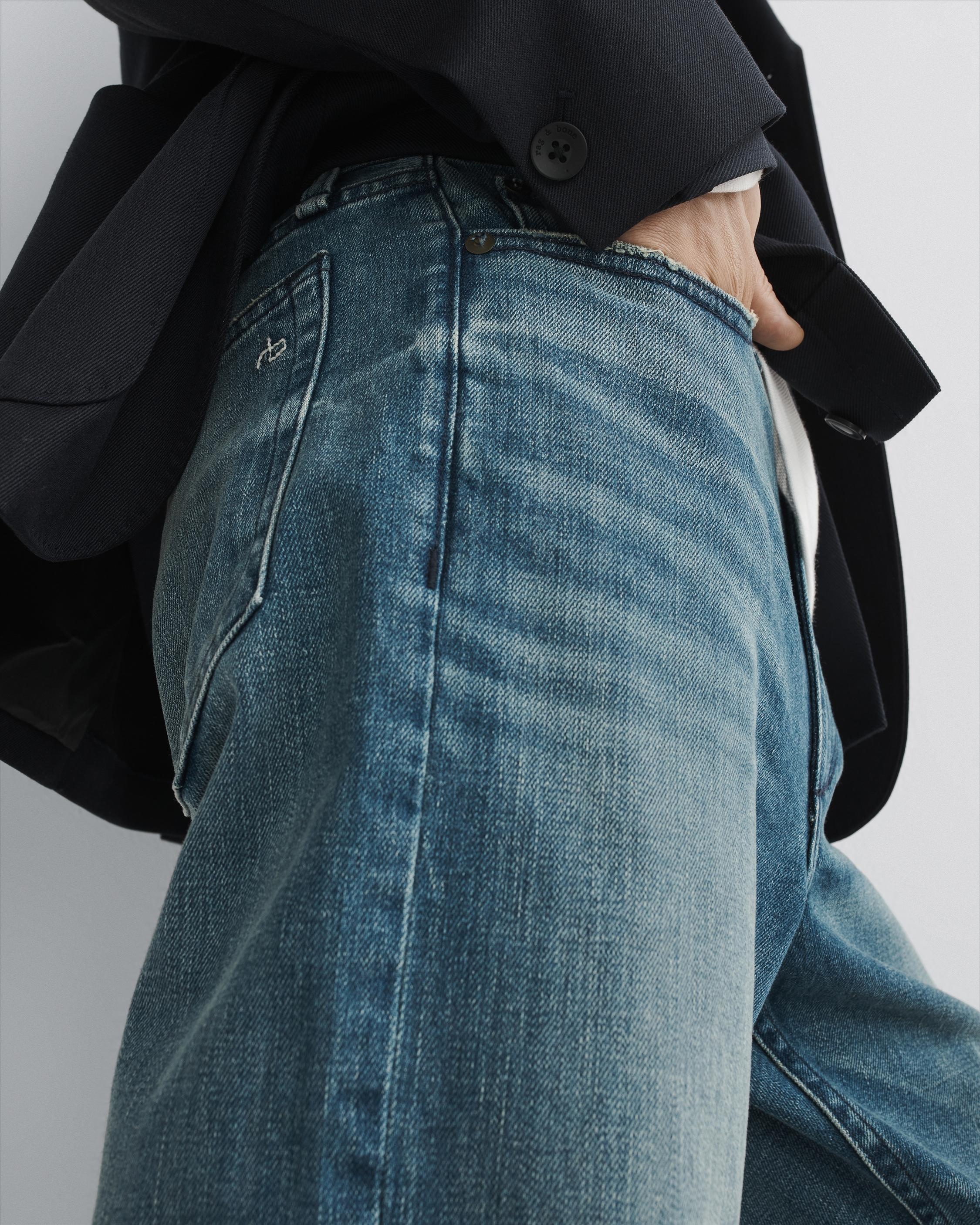 Fit 2 - Greenwich
Slim Authentic Stretch Jean - 3