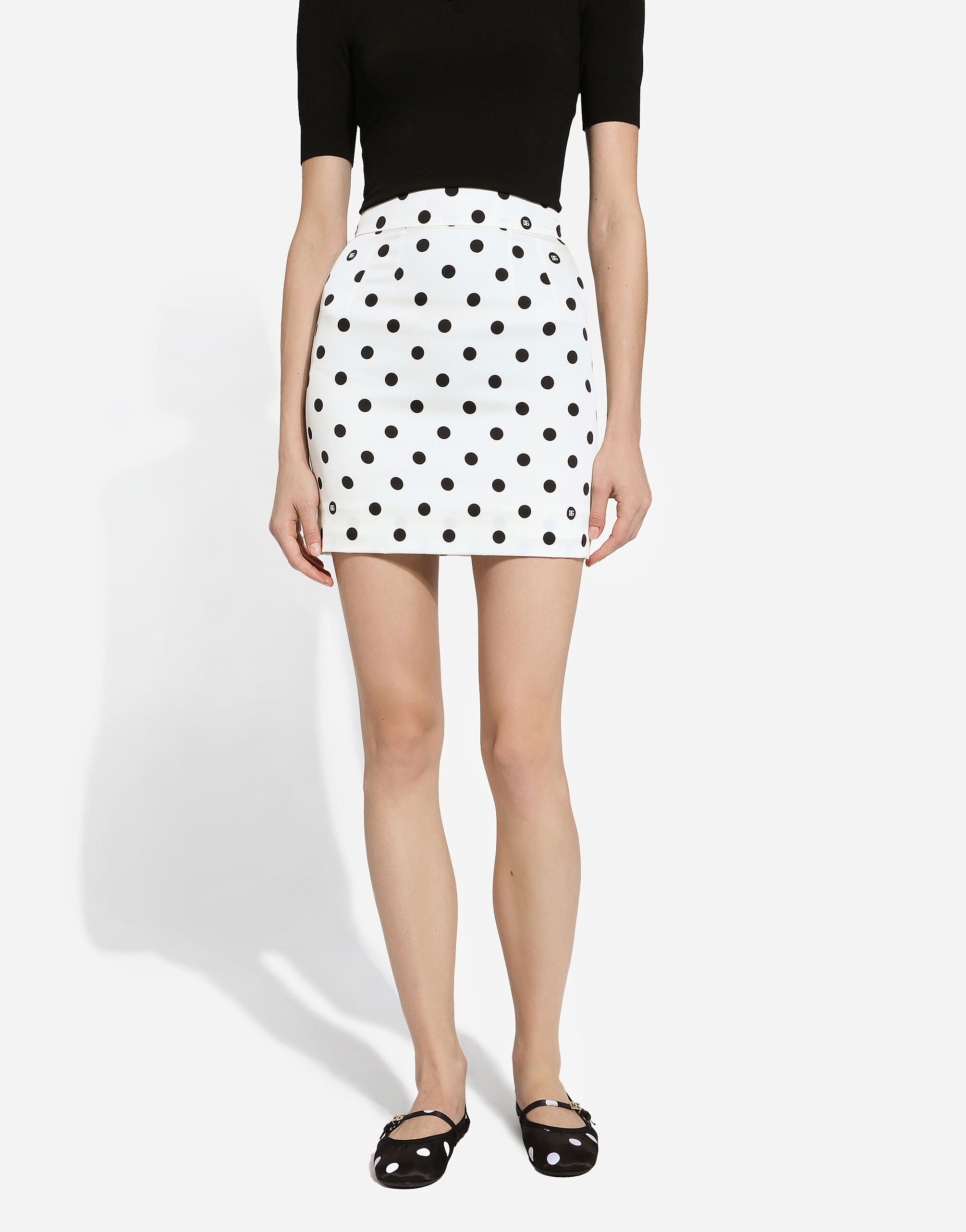 Short charmeuse skirt with polka-dot print - 5