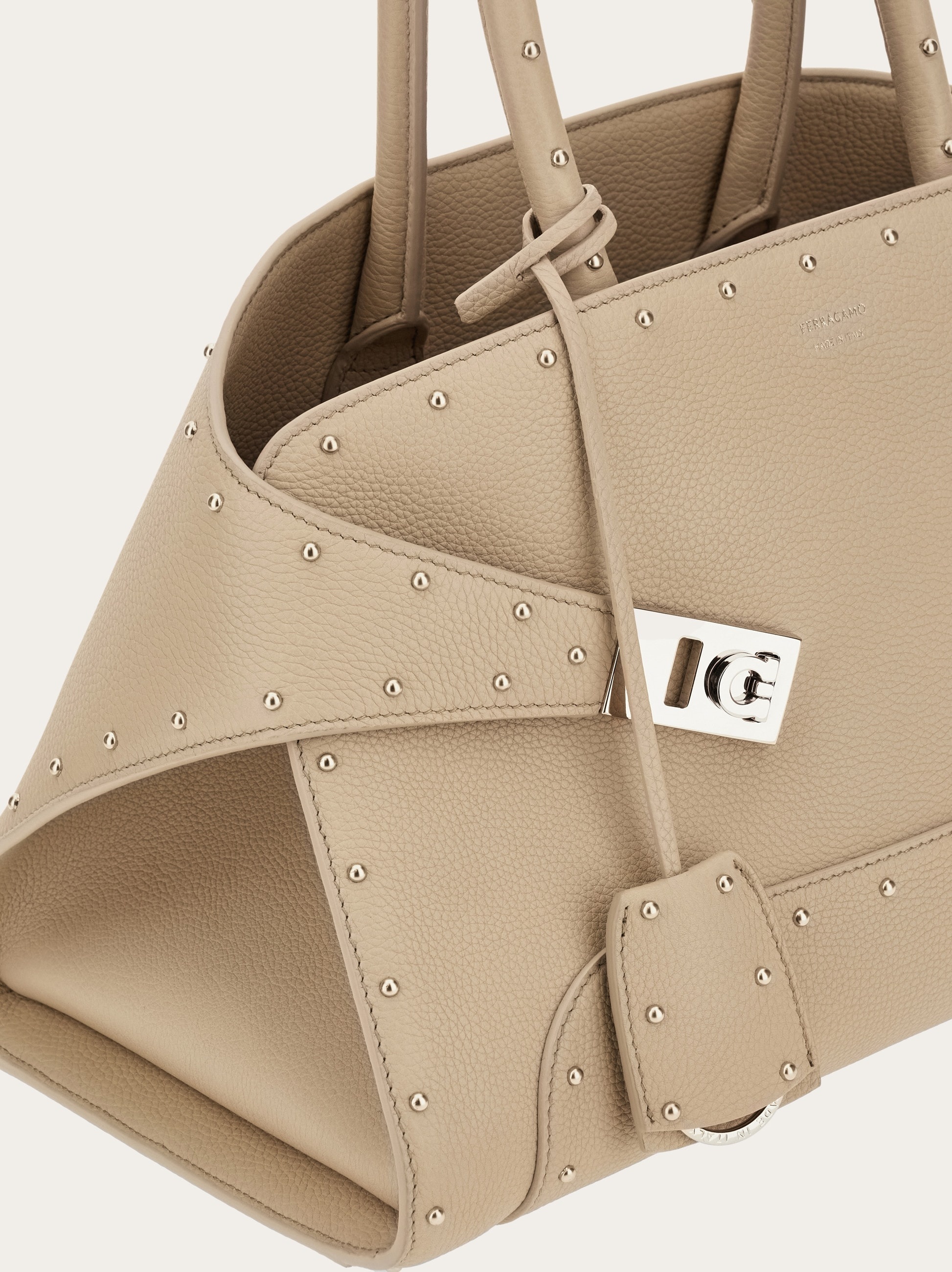 Hug handbag with studs (M) - 8