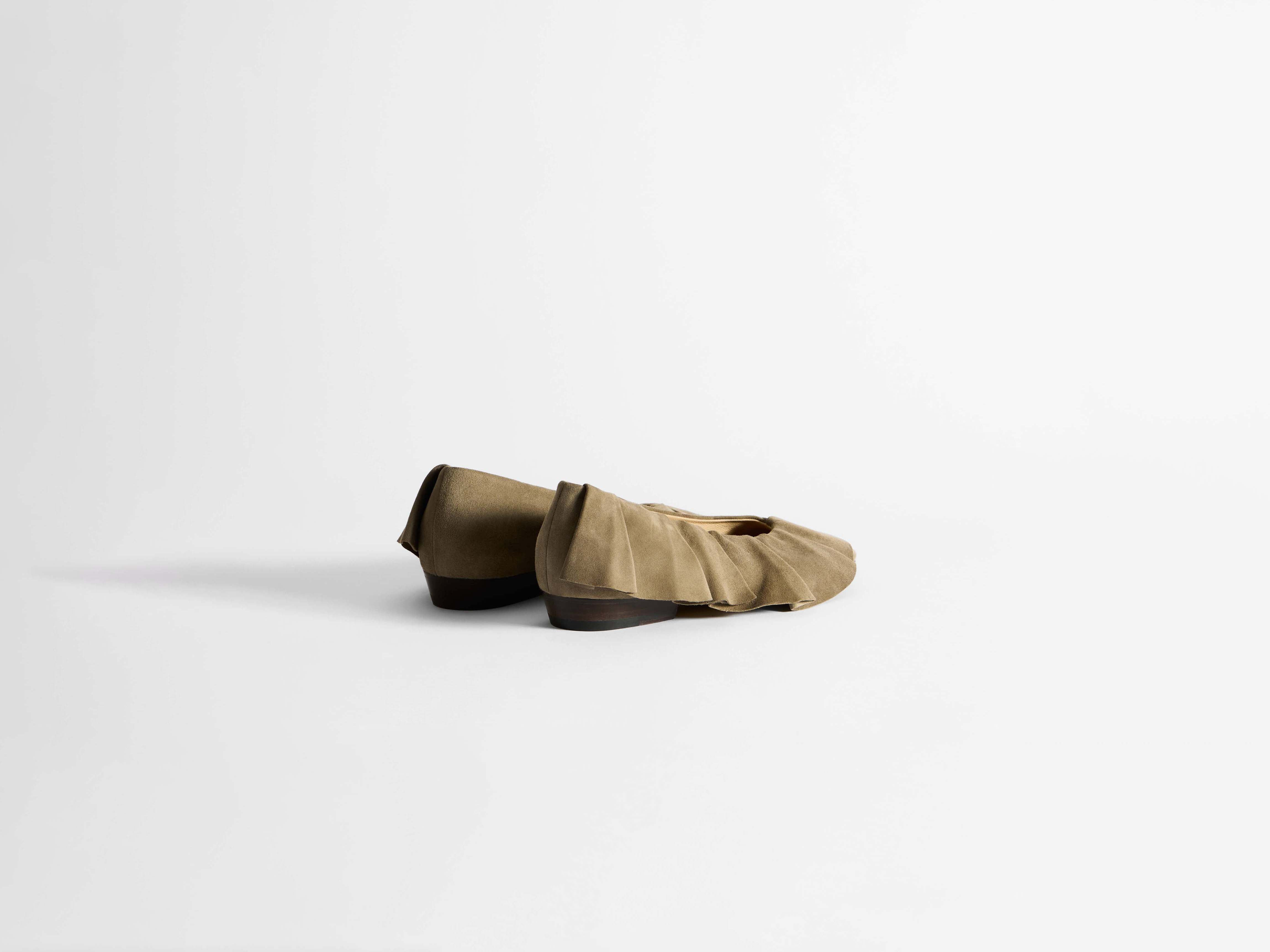 WOMENS RUFFLE BALLERINA FLATS IN GREY - 3
