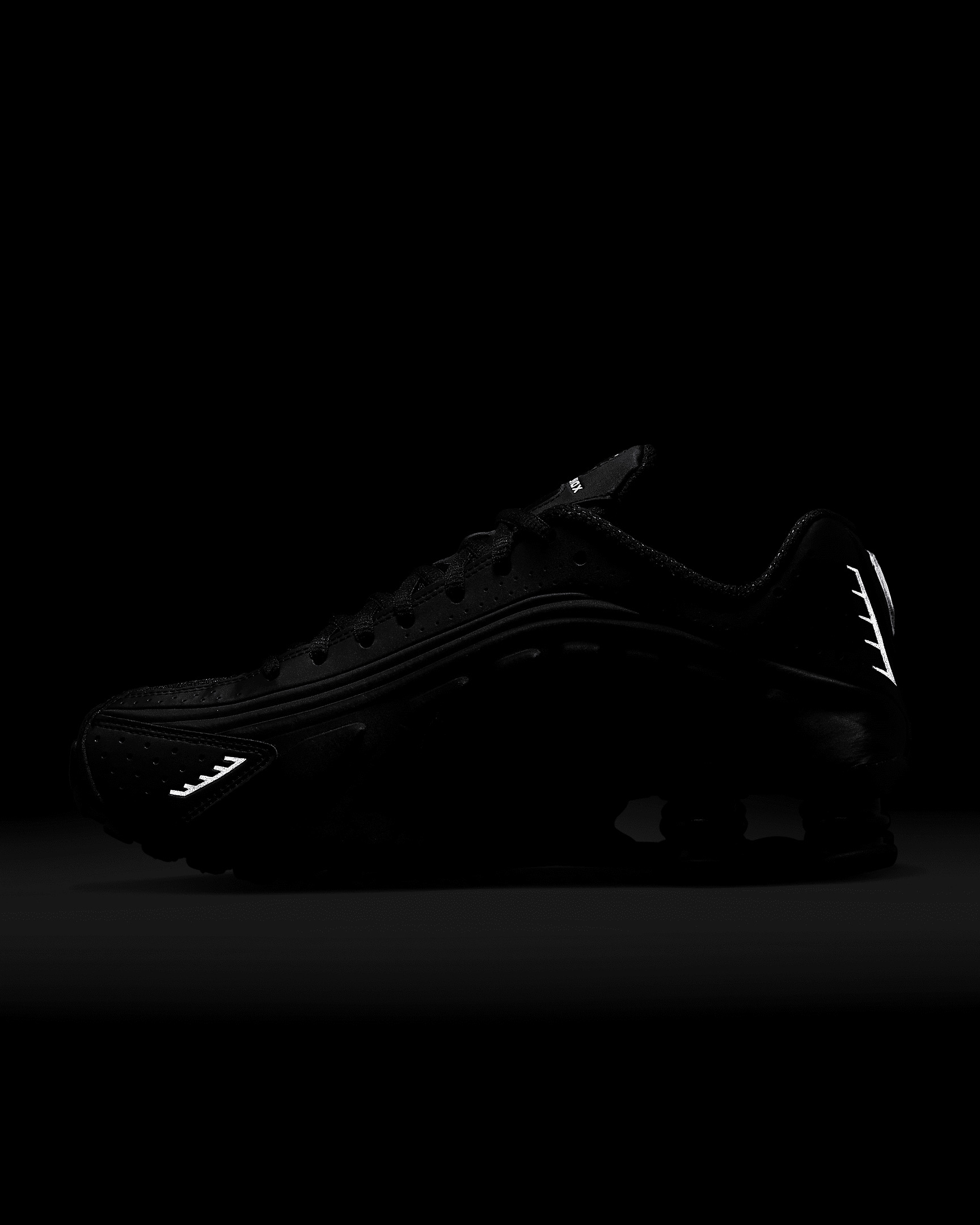 Nike Shox R4 Women's Shoes - 9
