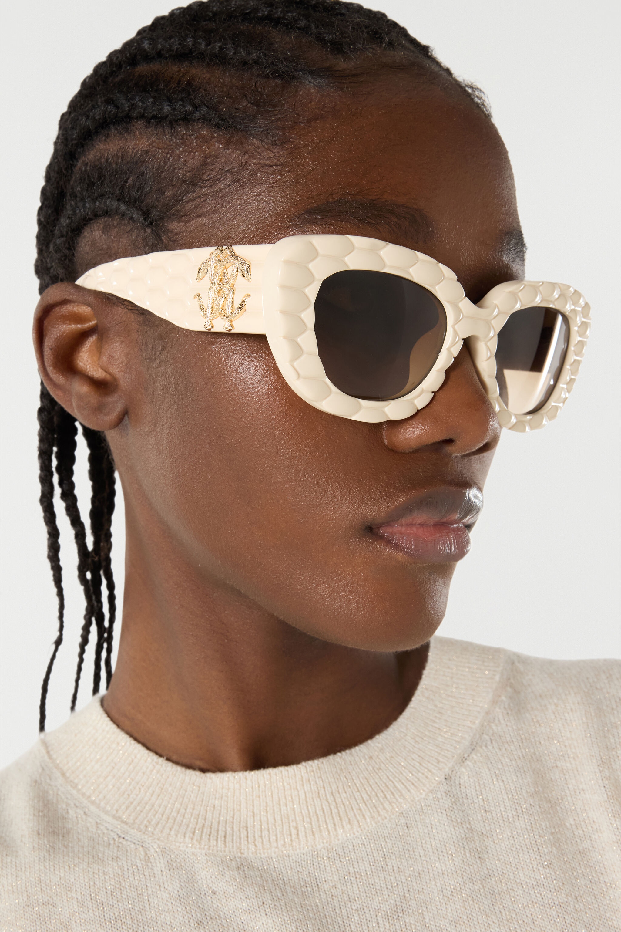 Sunglasses with wide bold cat-eye front - 2