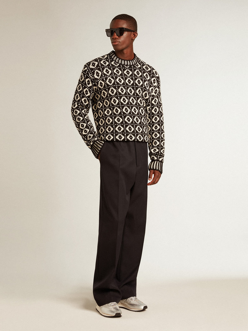 Round-neck sweater with geometric pattern in vintage white and black 2