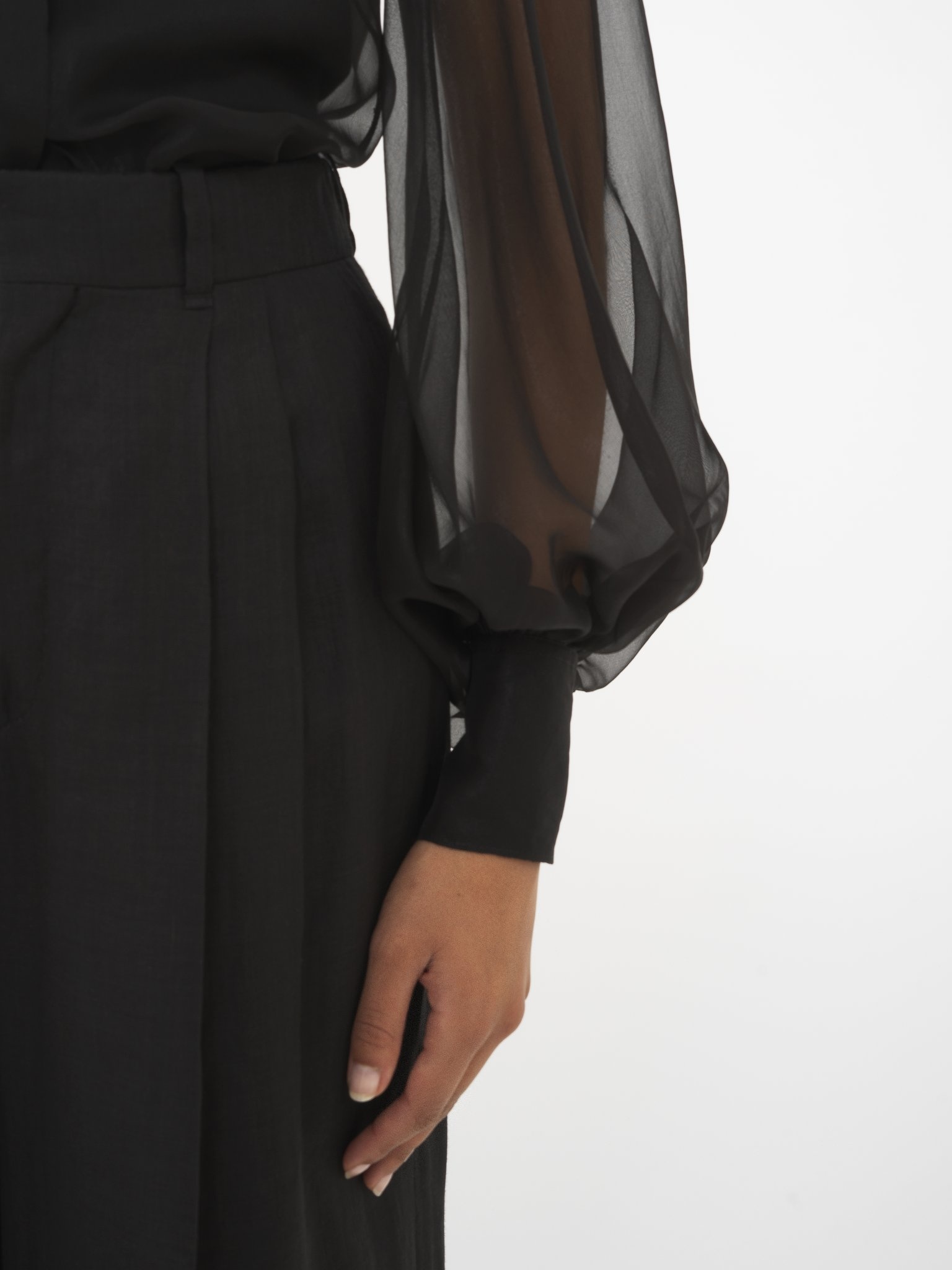 GATHERED-SLEEVE BLOUSE - 7