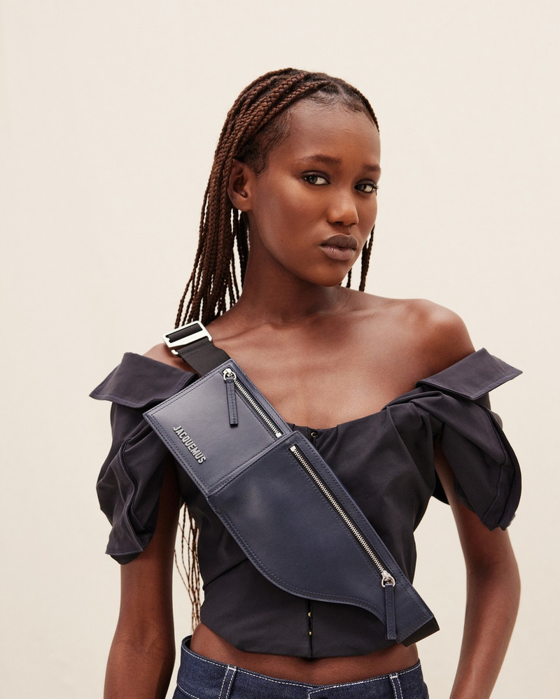 JACQUEMUS La banane carrée outlook