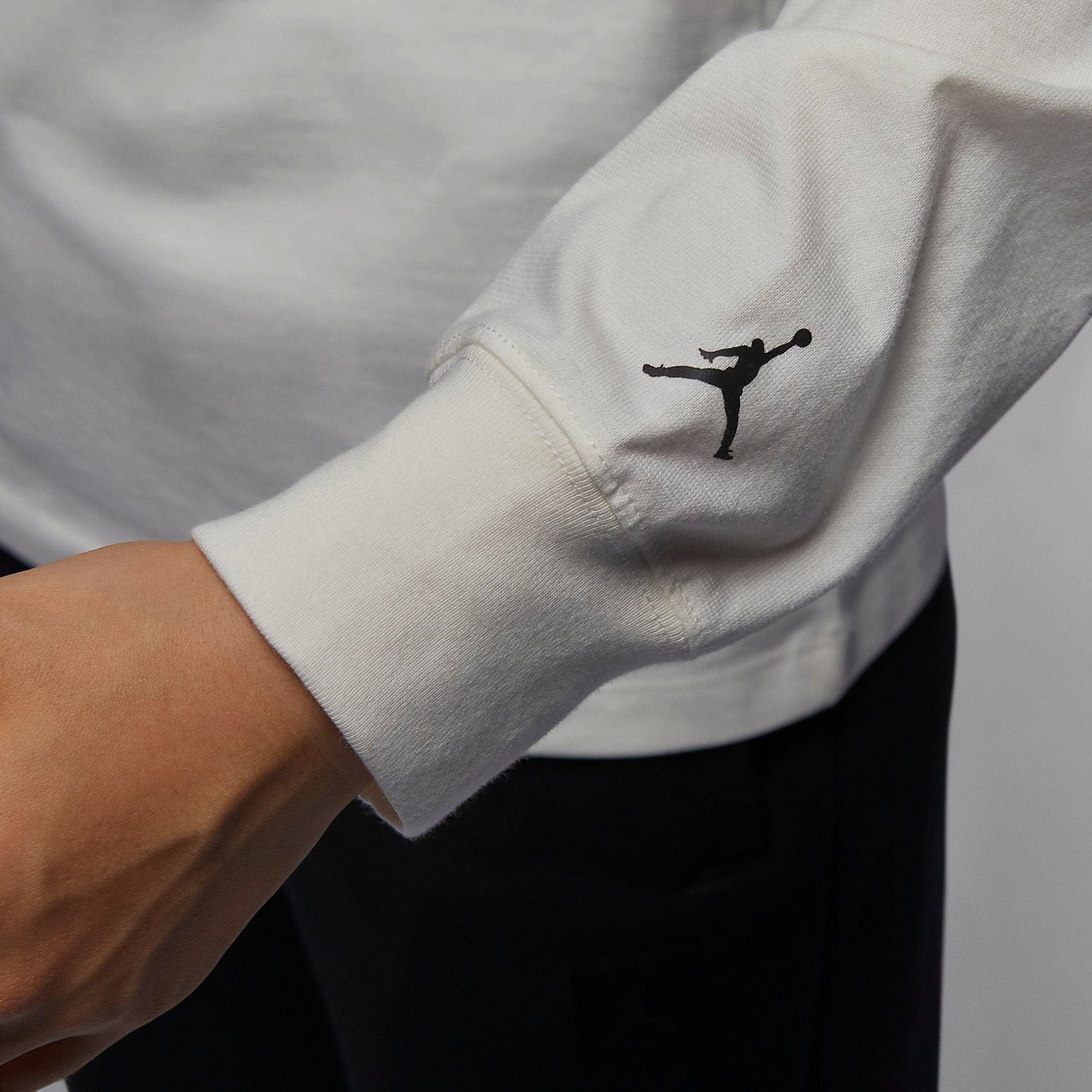 (WMNS) Air Jordan Long-Sleeve Graphic T-Shirt Asia Sizing 'Sail' FD7206-133 - 4