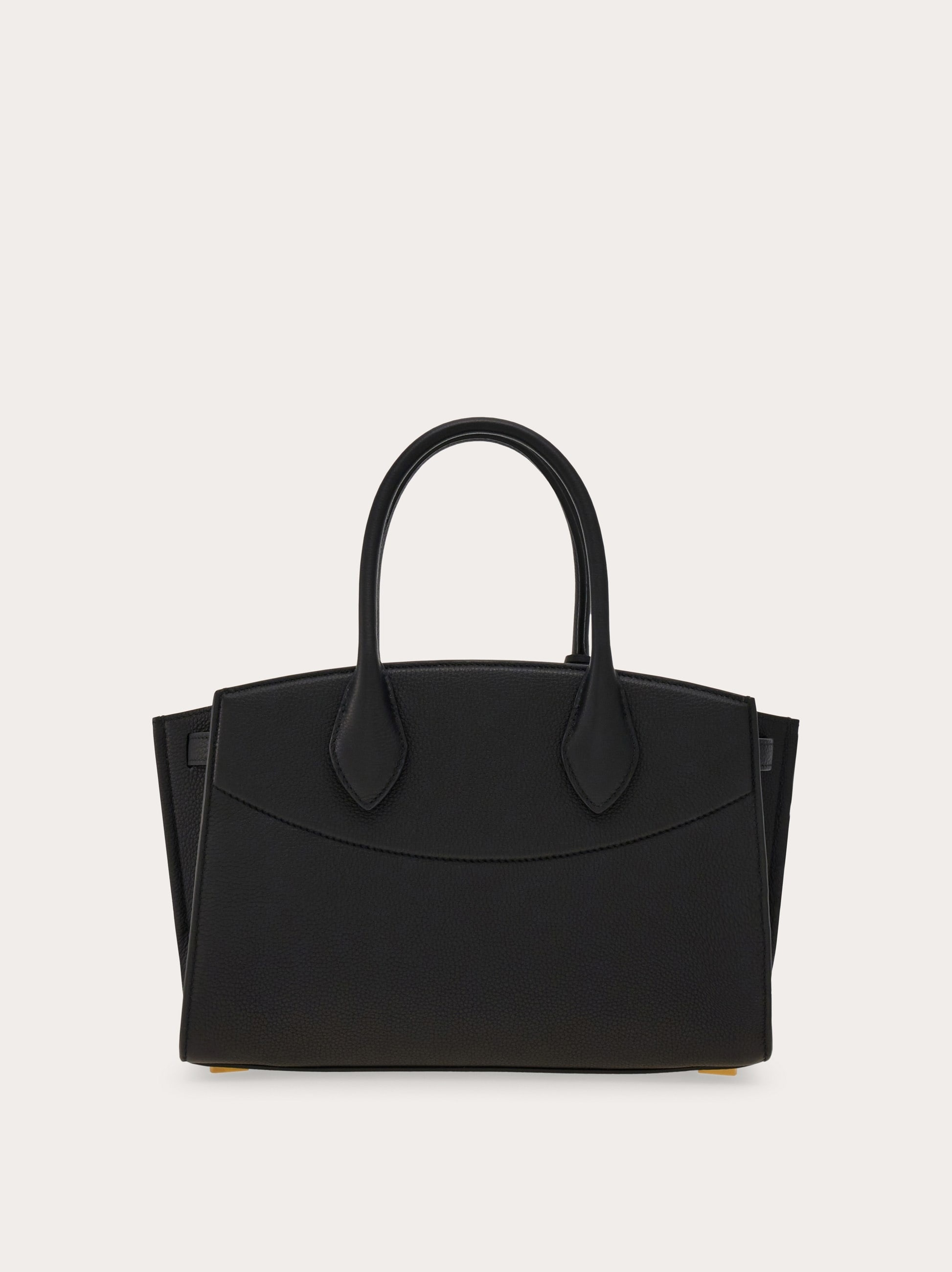 【FERRAGAMO】New Ferragamo Studio Soft bag M Ferragamo Studio soft bag (M) - Women | Ferragamo