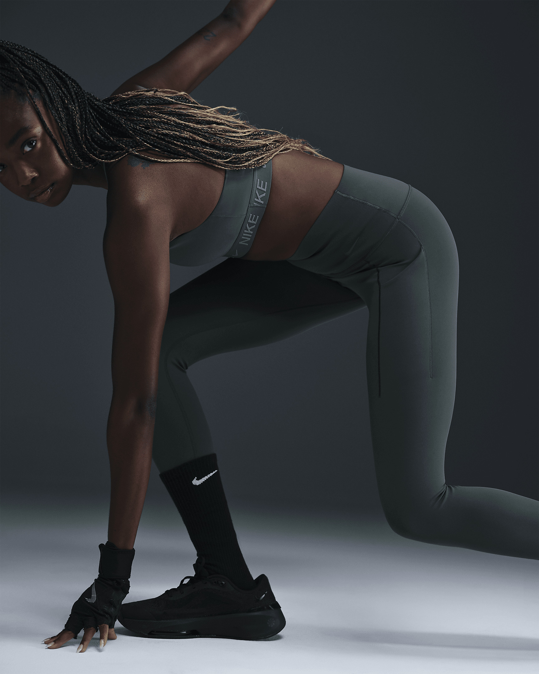 Nike Universa Women's Medium-Support High-Waisted 7/8 Leggings with Pockets - 2
