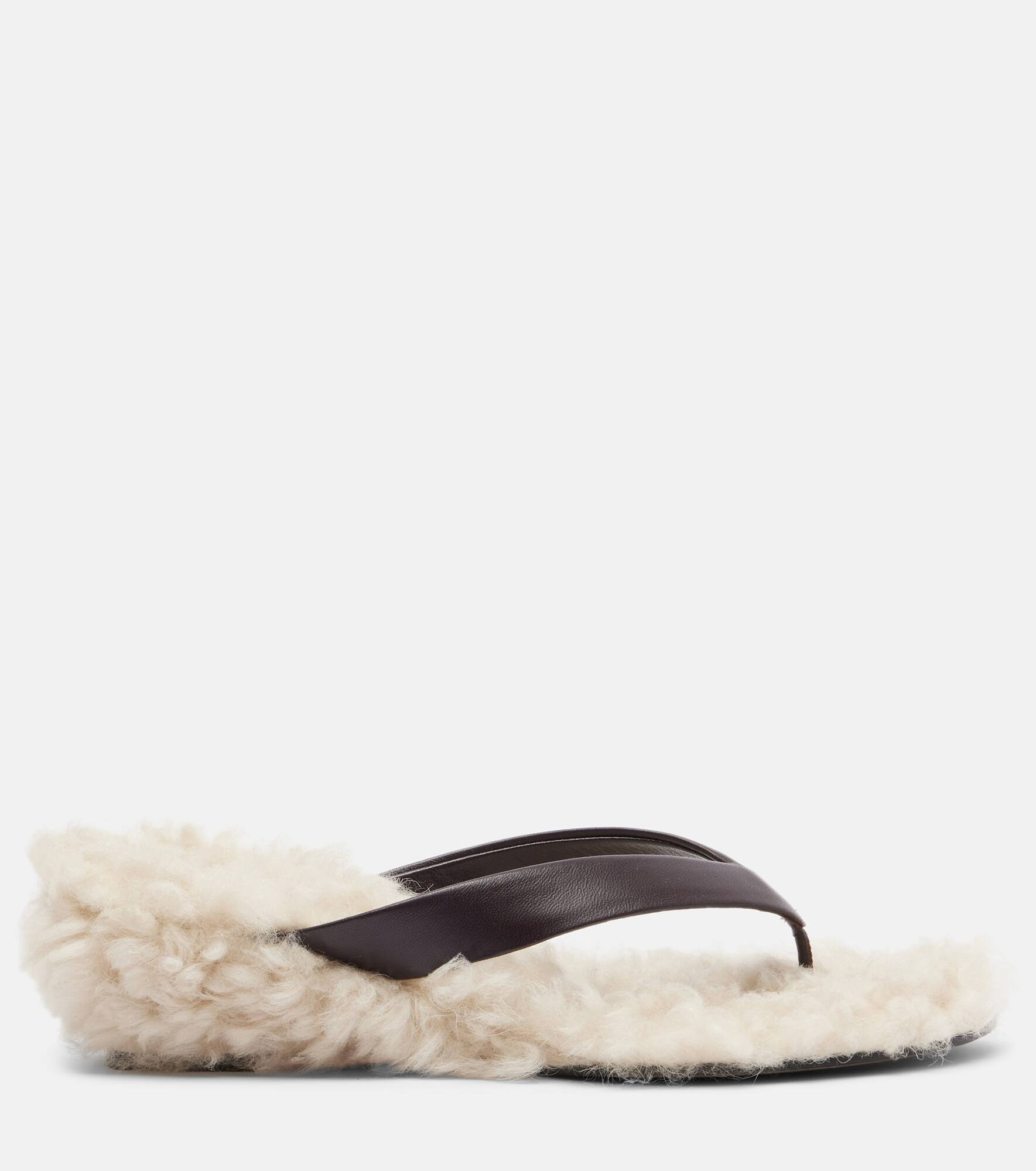 Shearling-trimmed leather thong sandals - 4