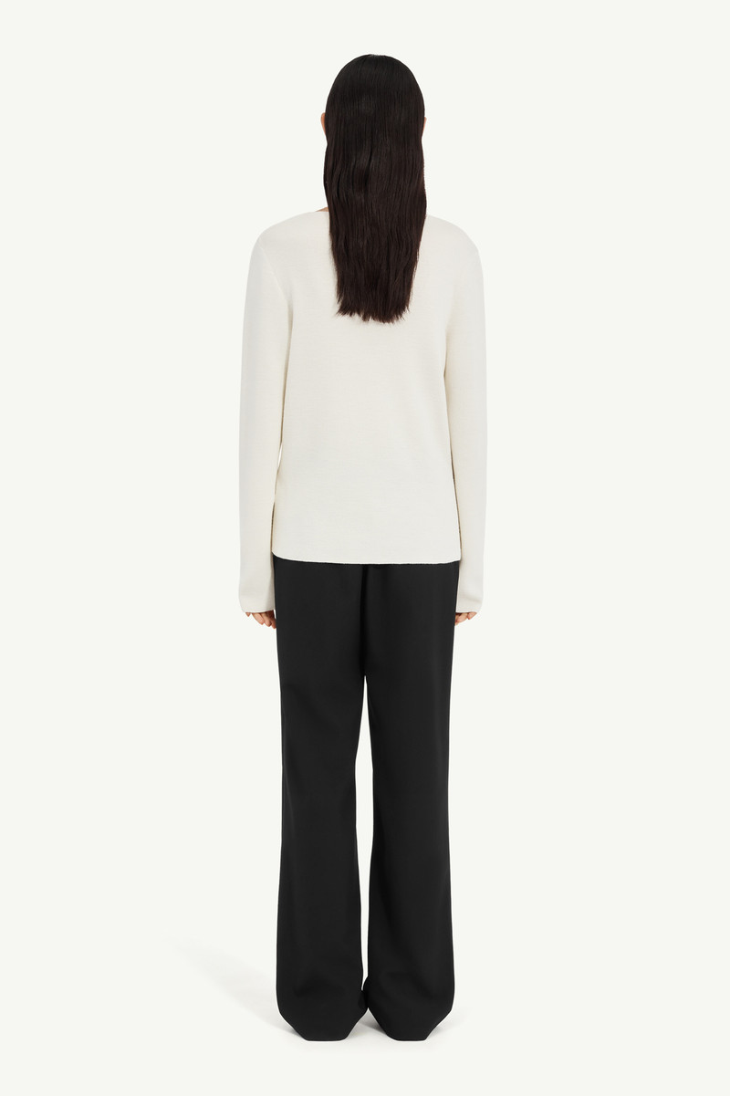 V-neck wool sweater 3