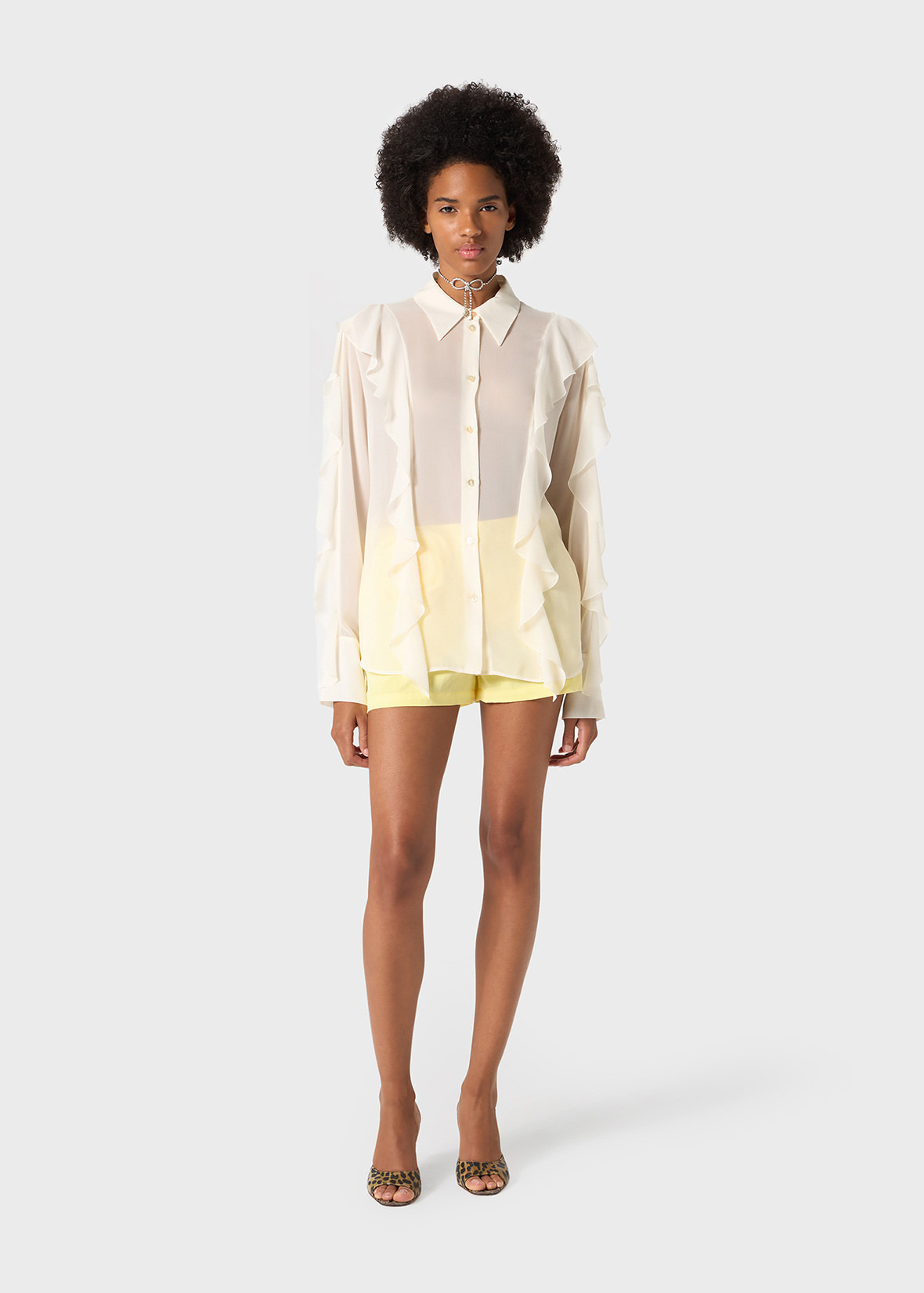 SHORTS IN FLUID GABARDINE WITH ROSE DECORATION - 2