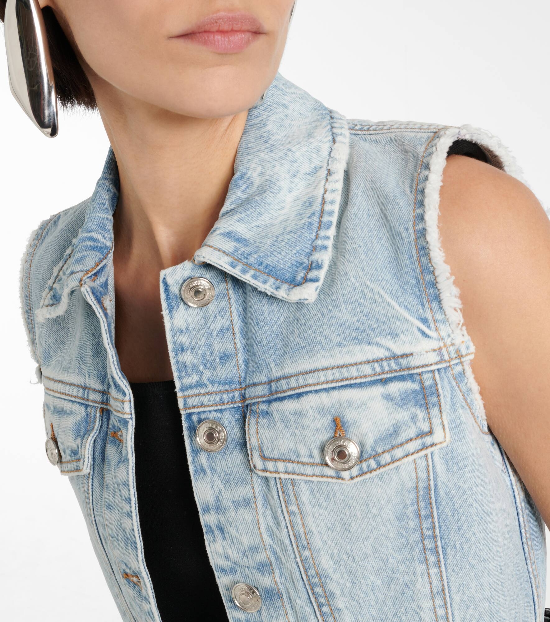 Cropped denim vest - 4