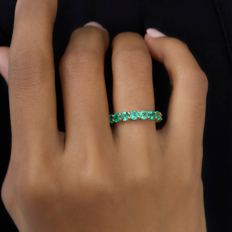 STONE AND STRAND Emerald Luxe Eternity Band outlook