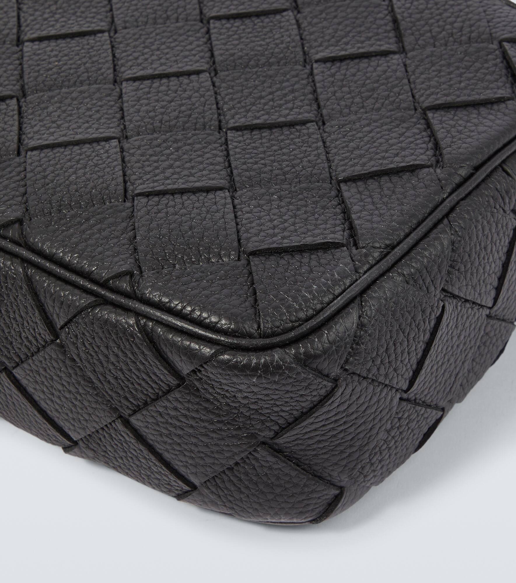 Intrecciato Medium leather camera bag - 6