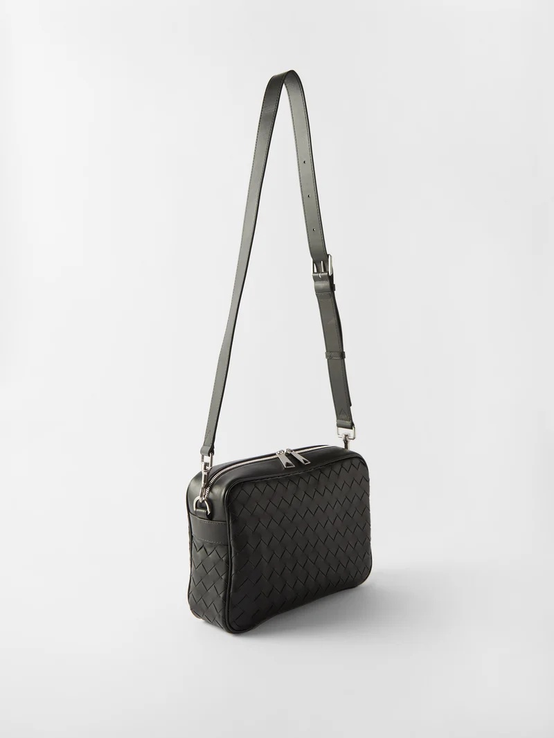 Bottega Veneta | Men Voyager Sling Bag Black Unique