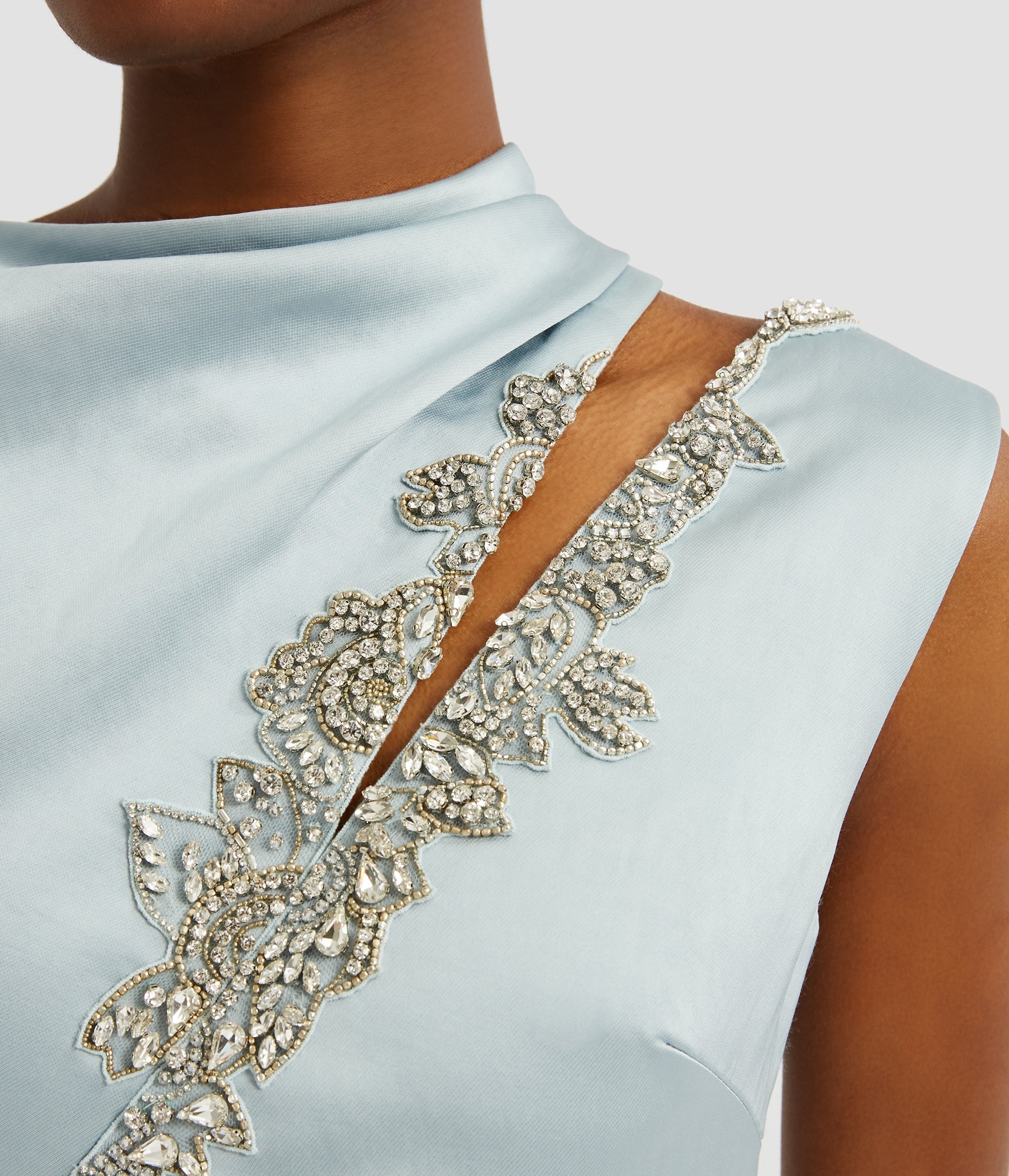 SLEEVELESS GOWN - 4