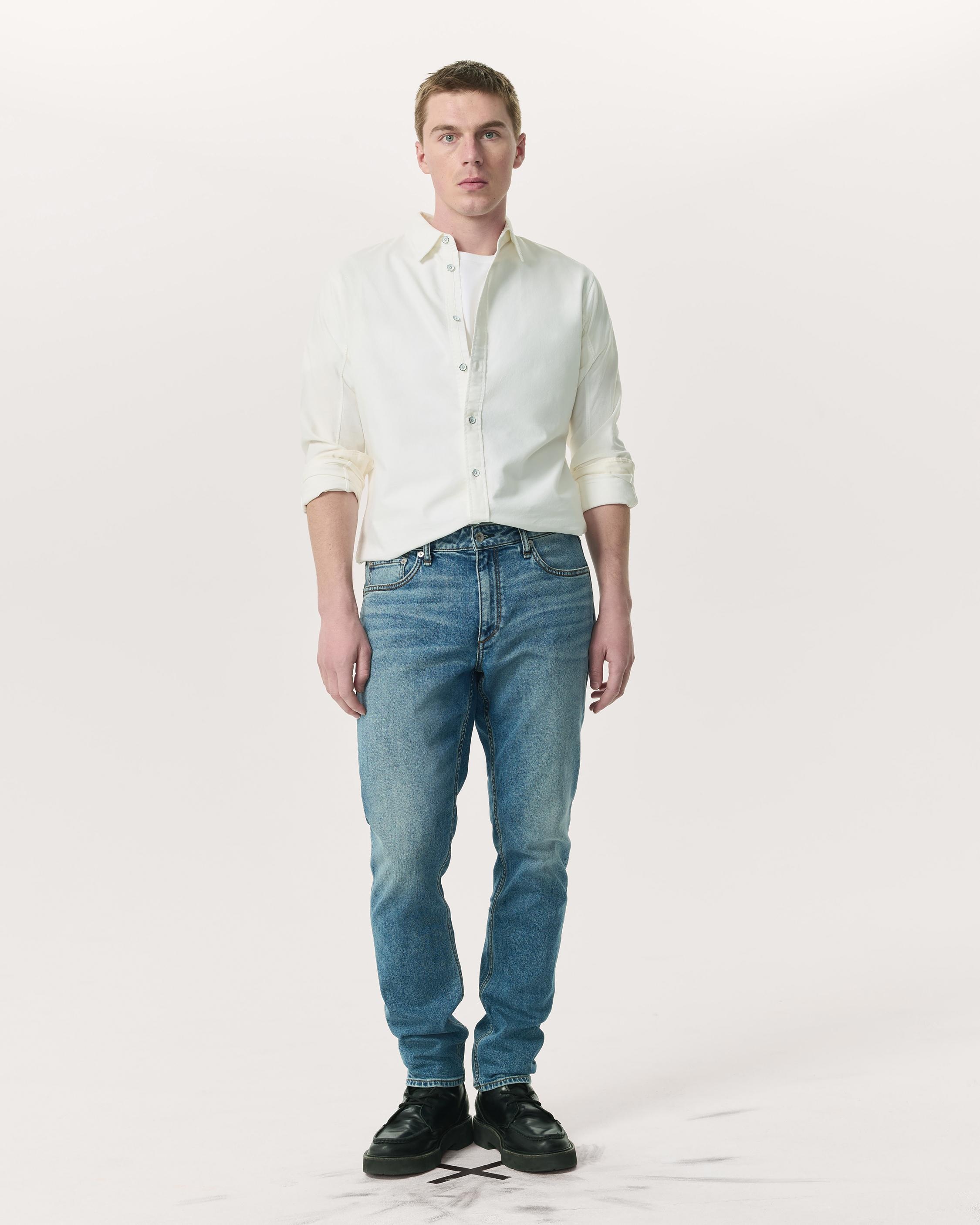 Fit 3 - Gordon
Athletic Fit Medium Indigo Authentic Stretch Jean - 2