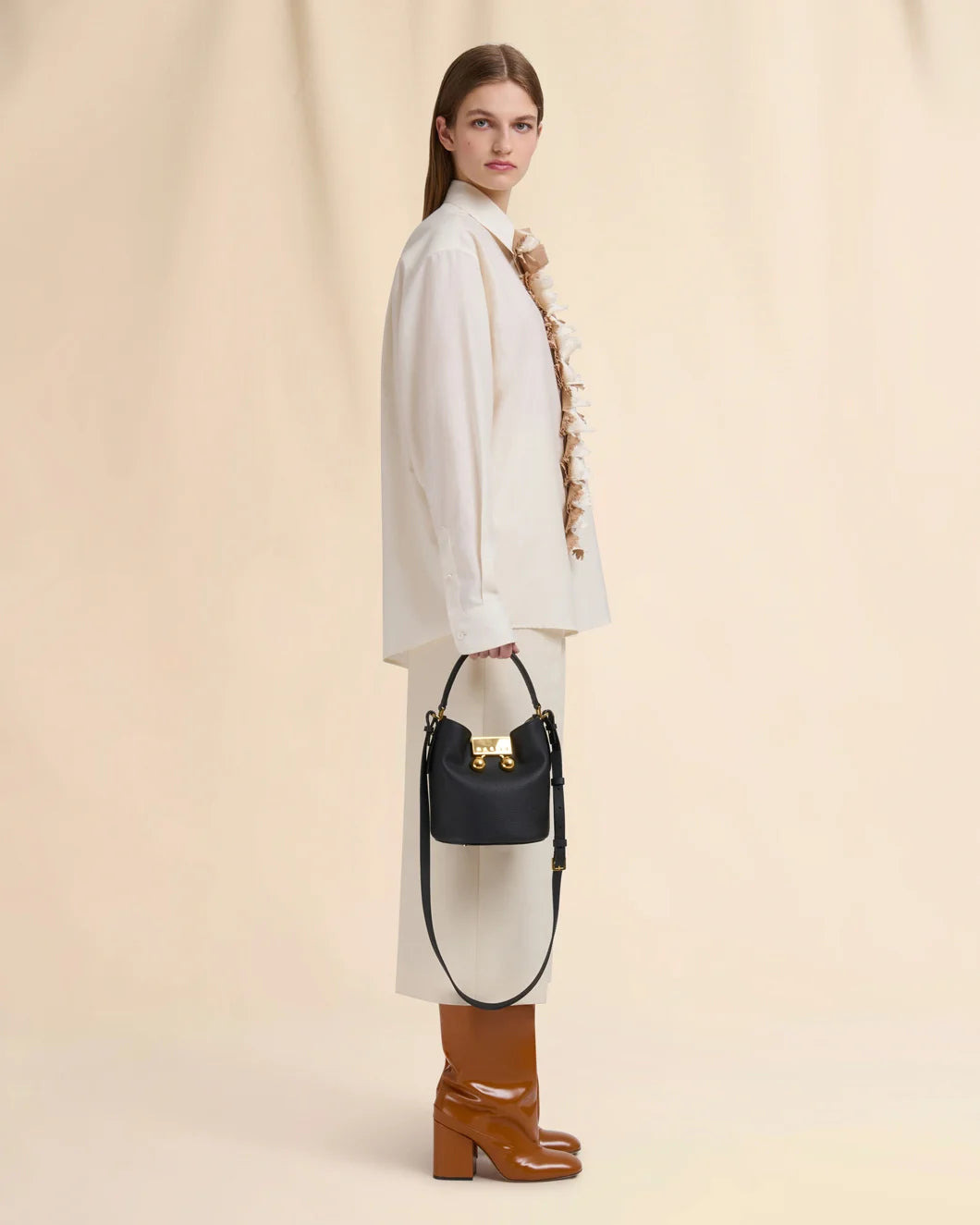 BLACK LEATHER TRUNKAROO BUCKET BAG - 2