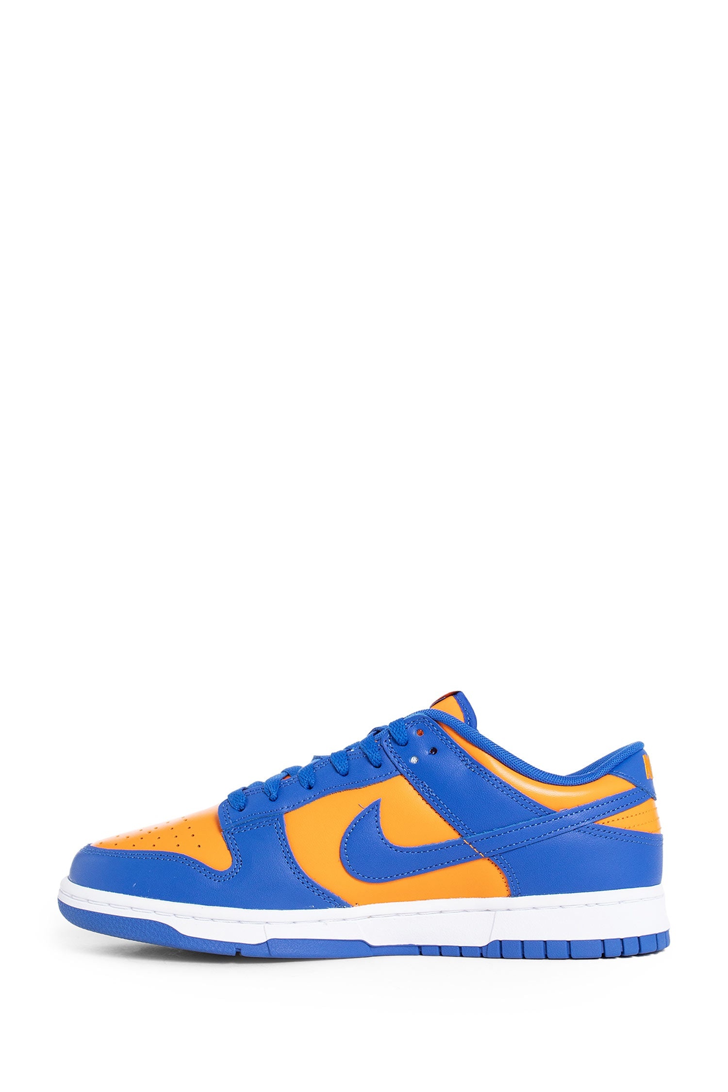 Dunk-Low-Retro-Knicks-Sneakers - 4