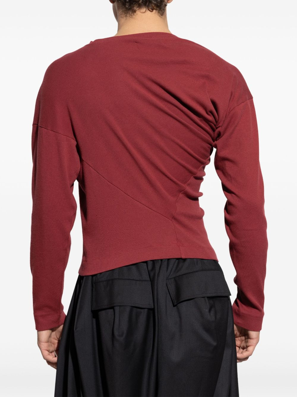 asymmetric-neckline bee-embroidered top - 2