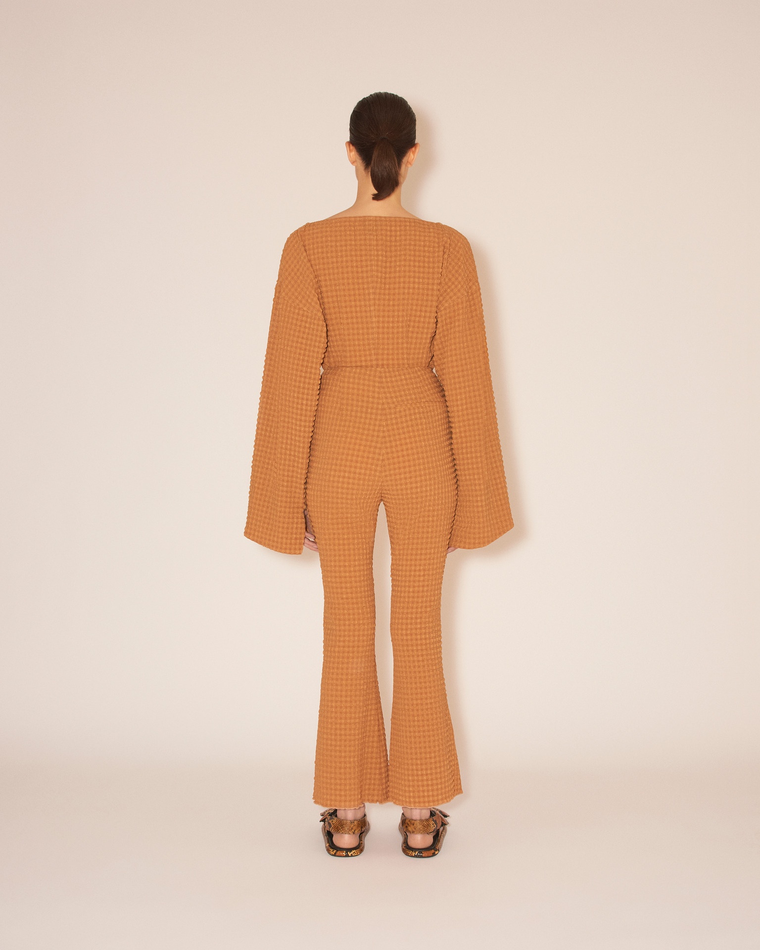 TESA - Slim leg cropped kick flare seersucker trouser - Camel - 5