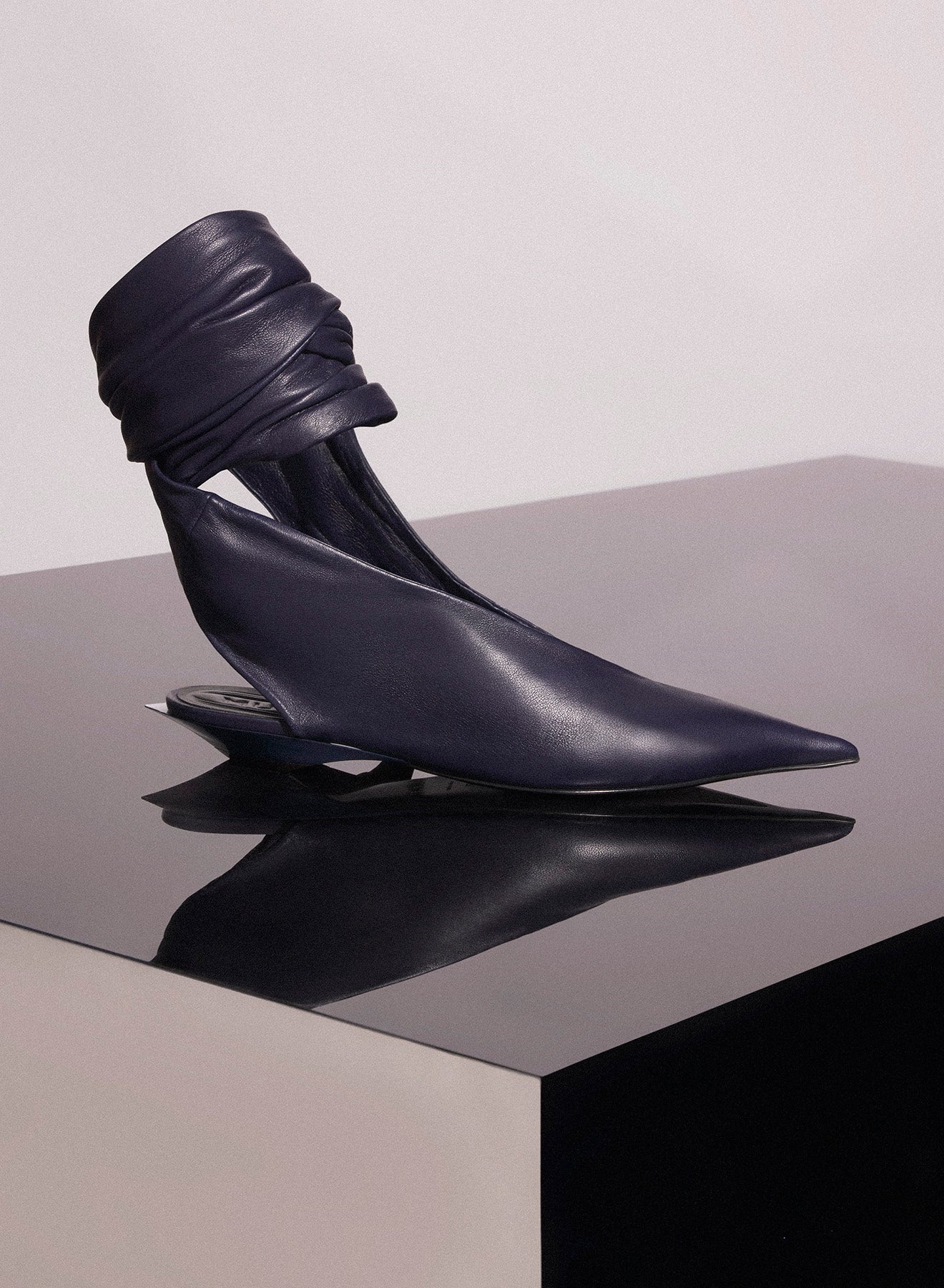 midnight blue leather knot fang flat mules - 1