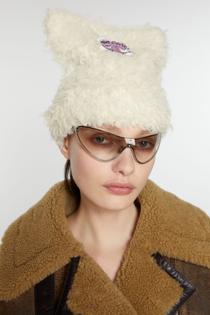 Acne Studios Fluffy square beanie - White outlook