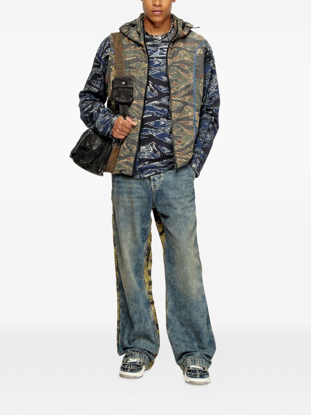 camouflage-print hooded vest - 2