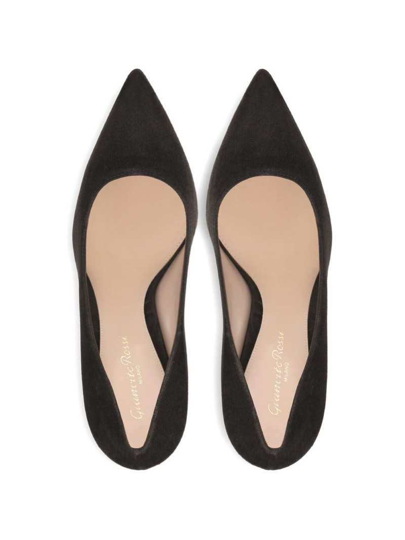 pointed pumps 4