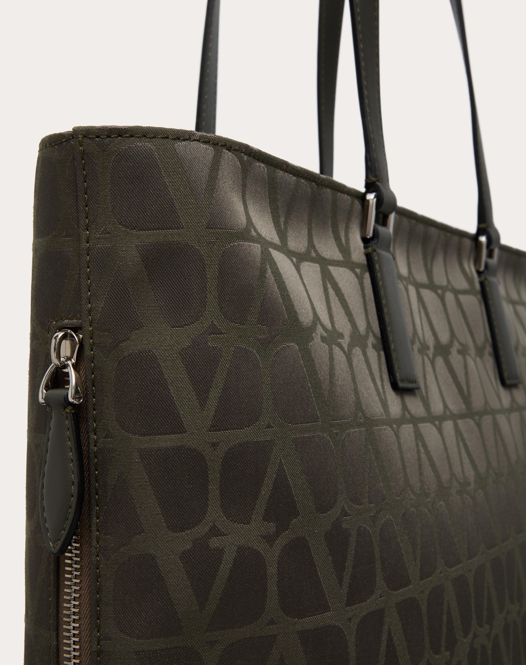 TOILE ICONOGRAPHE SHOPPING BAG IN TECHNICAL FABRIC WITH LEATHER DETAILS - 7