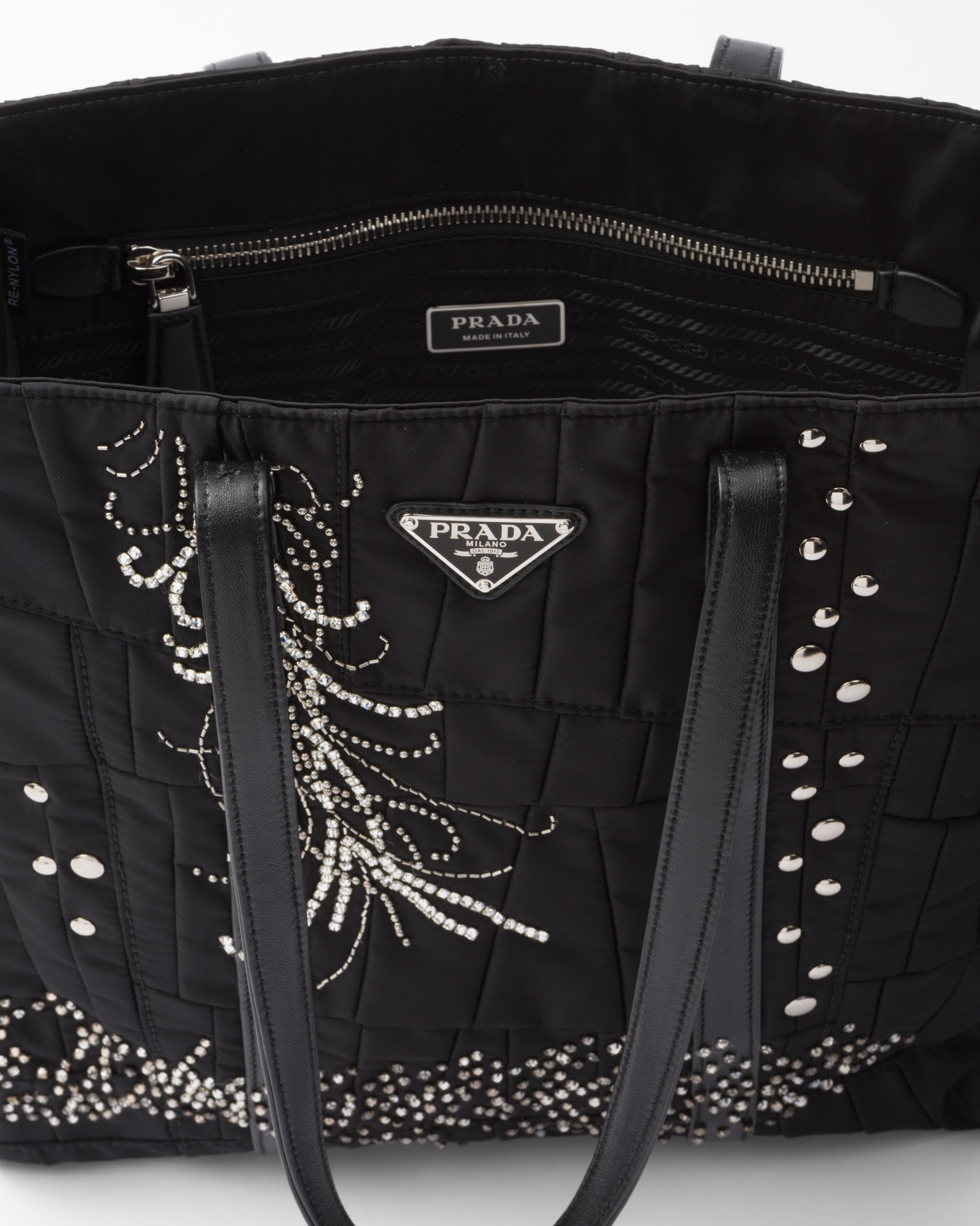 トートバッグ PRADA RE-NYLON PATCHWORK MEDIUM TOTE BAG PRADA Medium Re-Nylon patchwork tote bag with embroidery