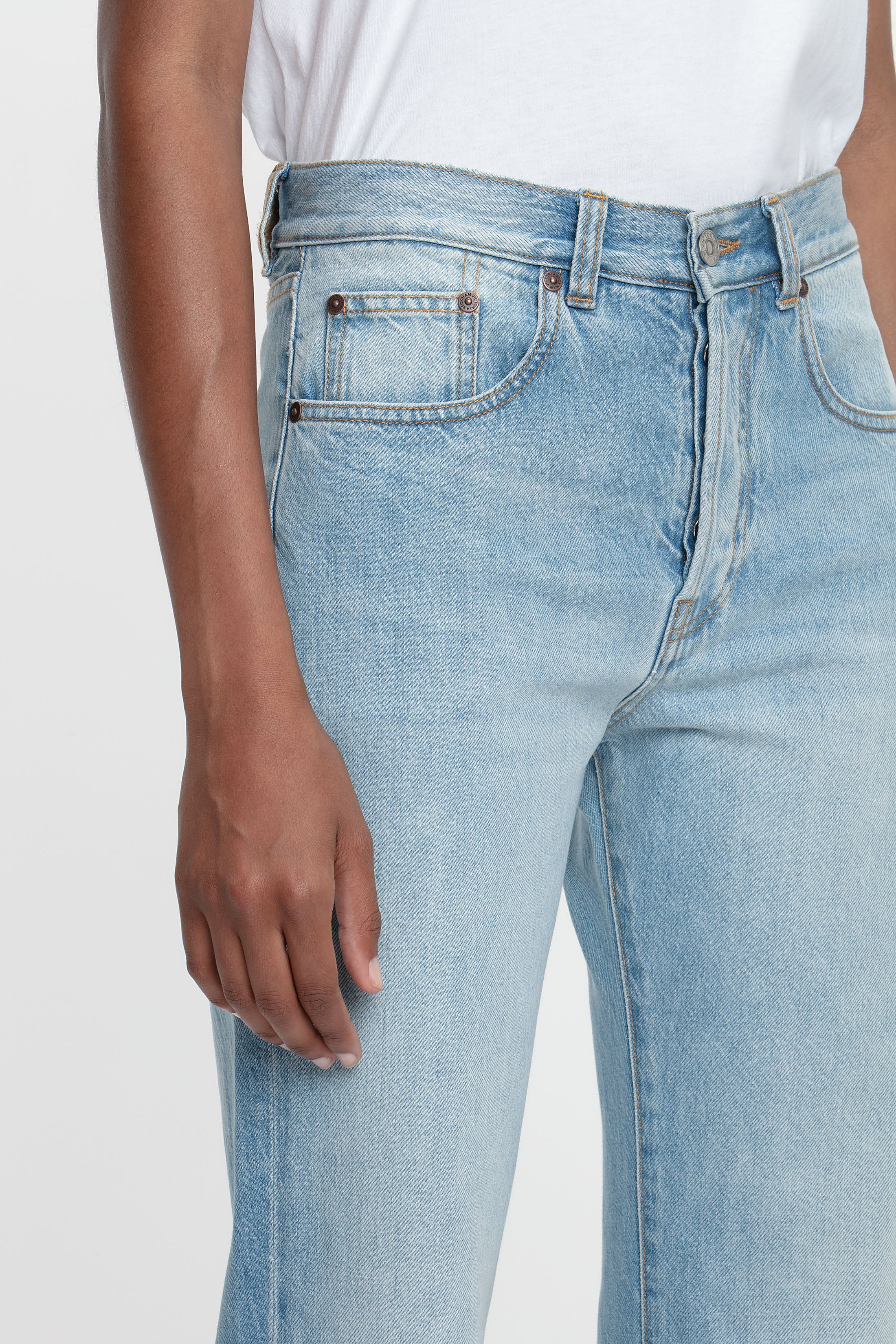 Exclusive Victoria Relaxed Jean In Light Blue Wash - 4