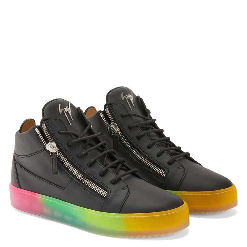 Giuseppe Zanotti Kriss outlook