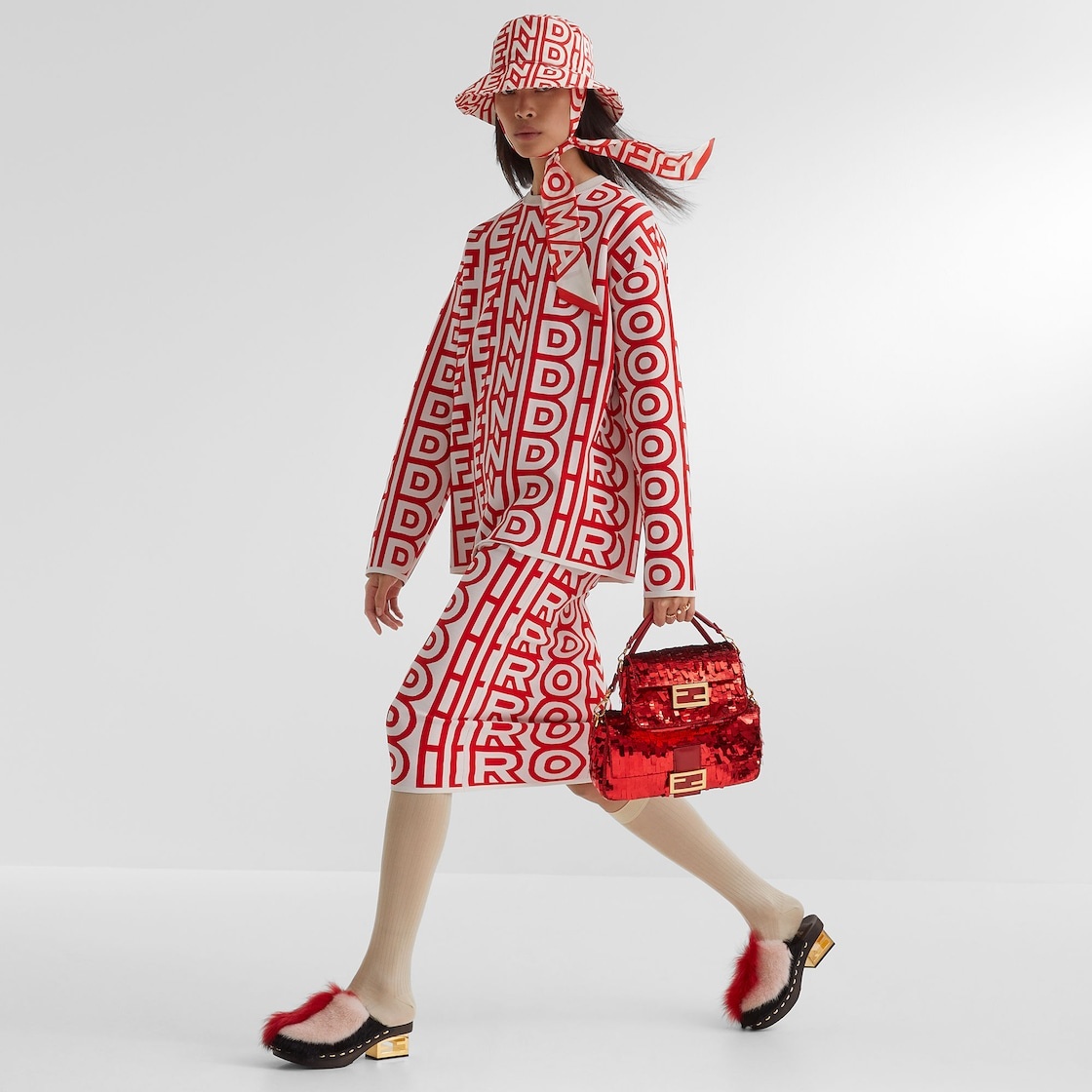 Sweater made in a white and red viscose knit. The Fendi logo is reinterpreted by Marc Jacobs in an a - 4