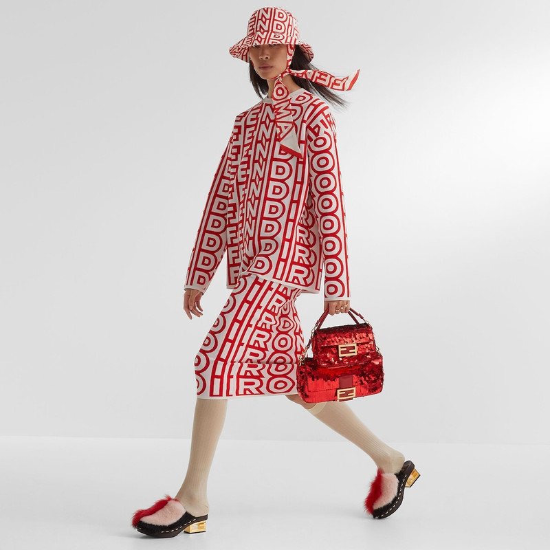 FENDI Sweater made in a white and red viscose knit. The Fendi logo is reinterpreted by Marc Jacobs in an a outlook