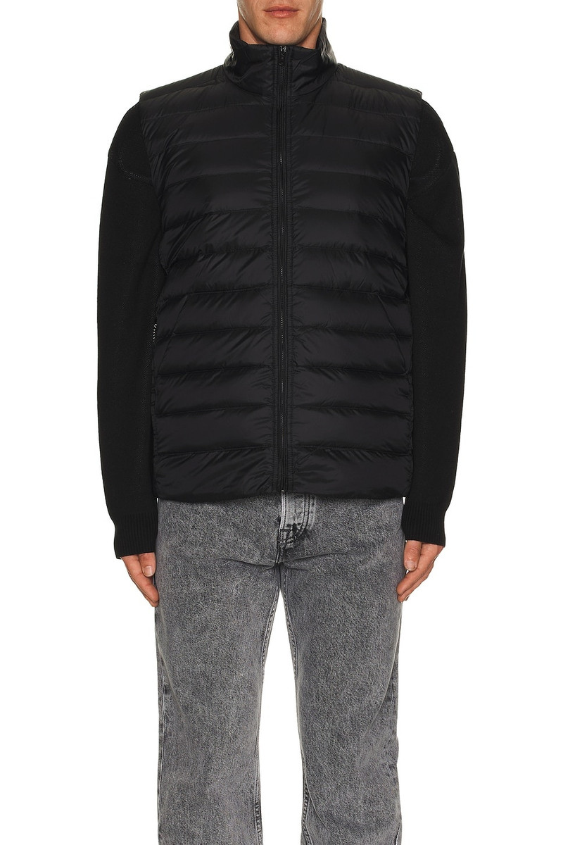 Reigning Champ Lightweight Taffeta Warm Up Vest outlook