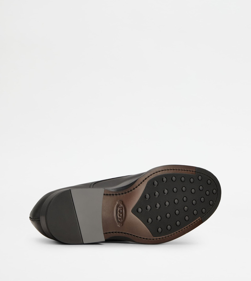 LACE-UPS IN LEATHER - BLACK 4