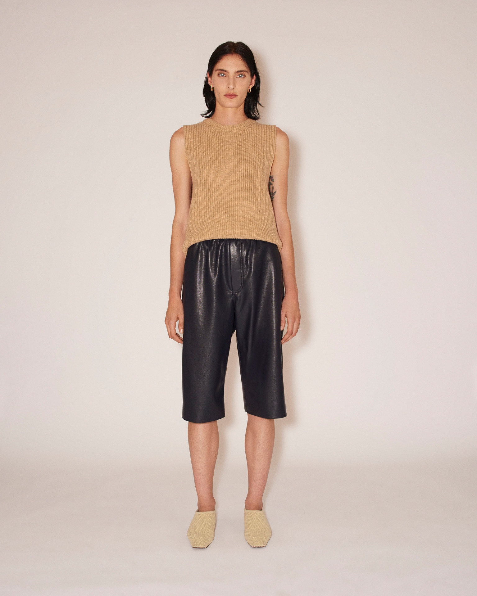 WENDEL - Vegan leather bermuda shorts - Navy - 2