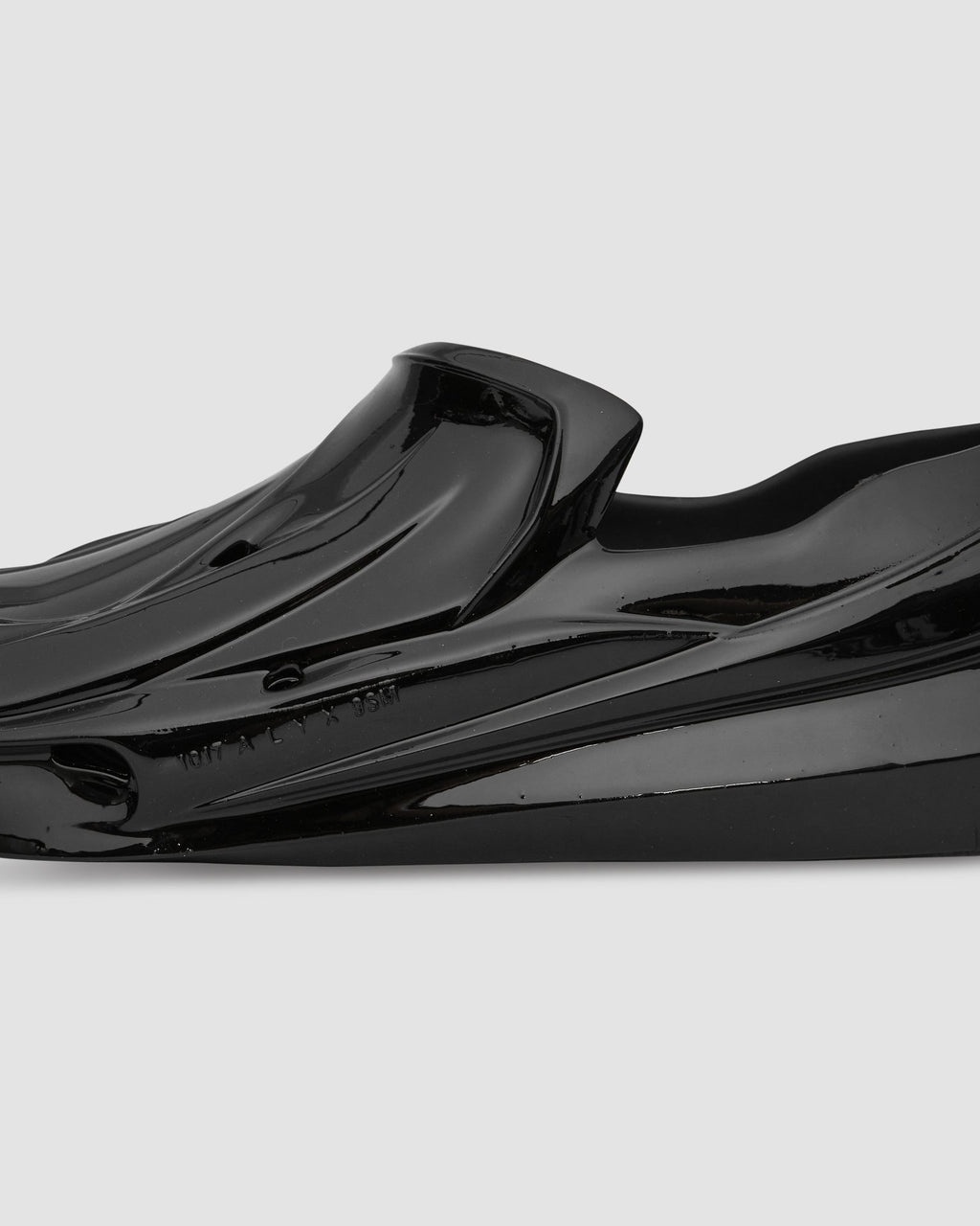 MONO SLIP ON SHINY BLACK - 7