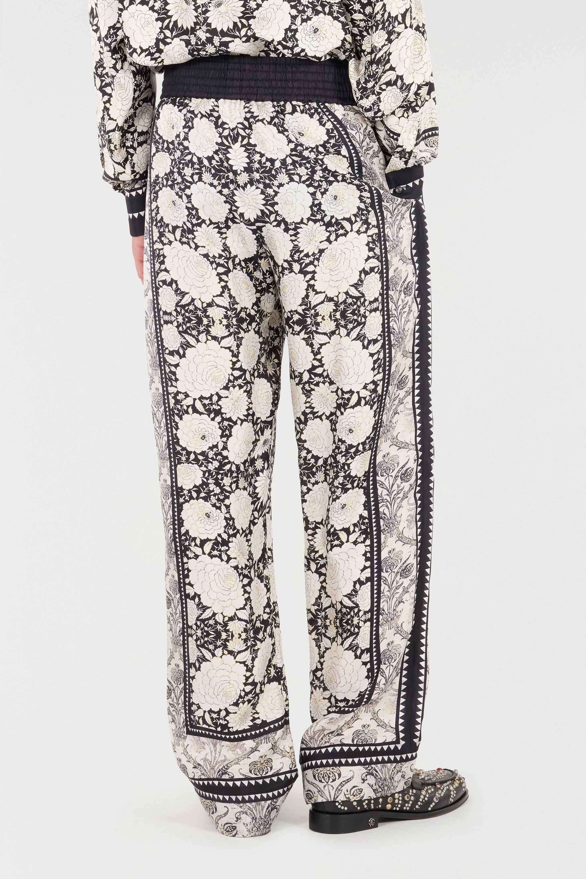 Pants With Floral Print - 4