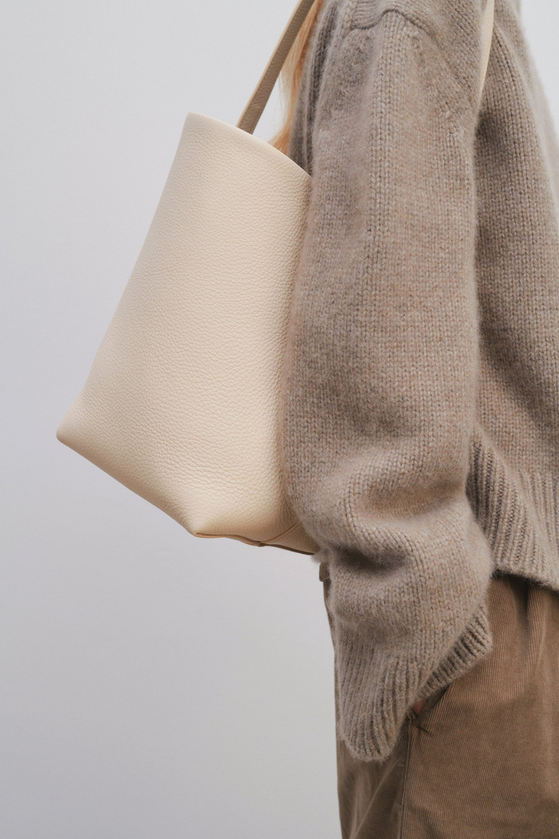 Medium N/S Park Tote in Leather 4