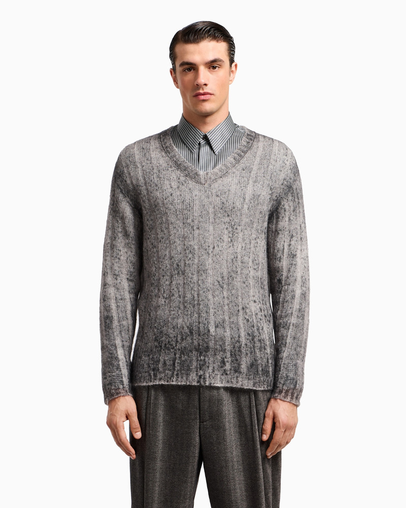 GIORGIO ARMANI V-NECK JUMPER IN VIRGIN WOOL outlook