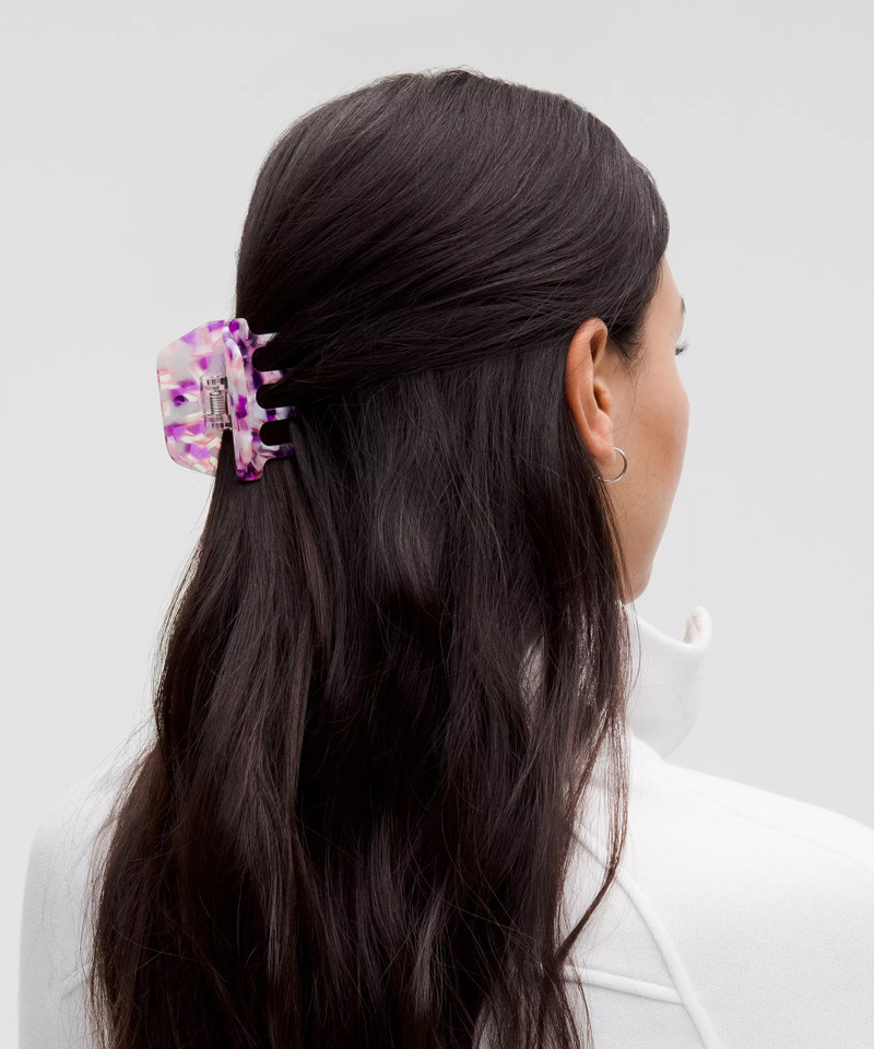lululemon Criss-Cross Claw Clip outlook