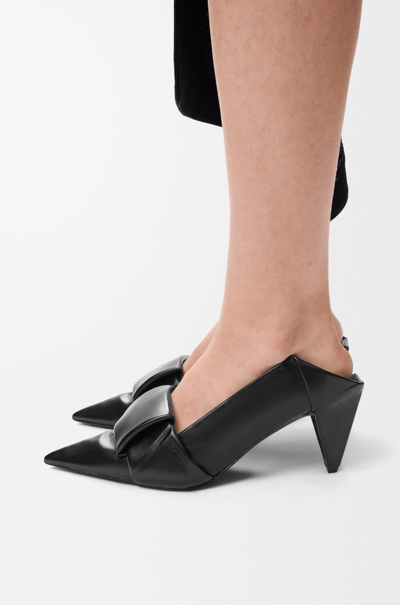 Loewe Origami flap back pump in lambskin outlook