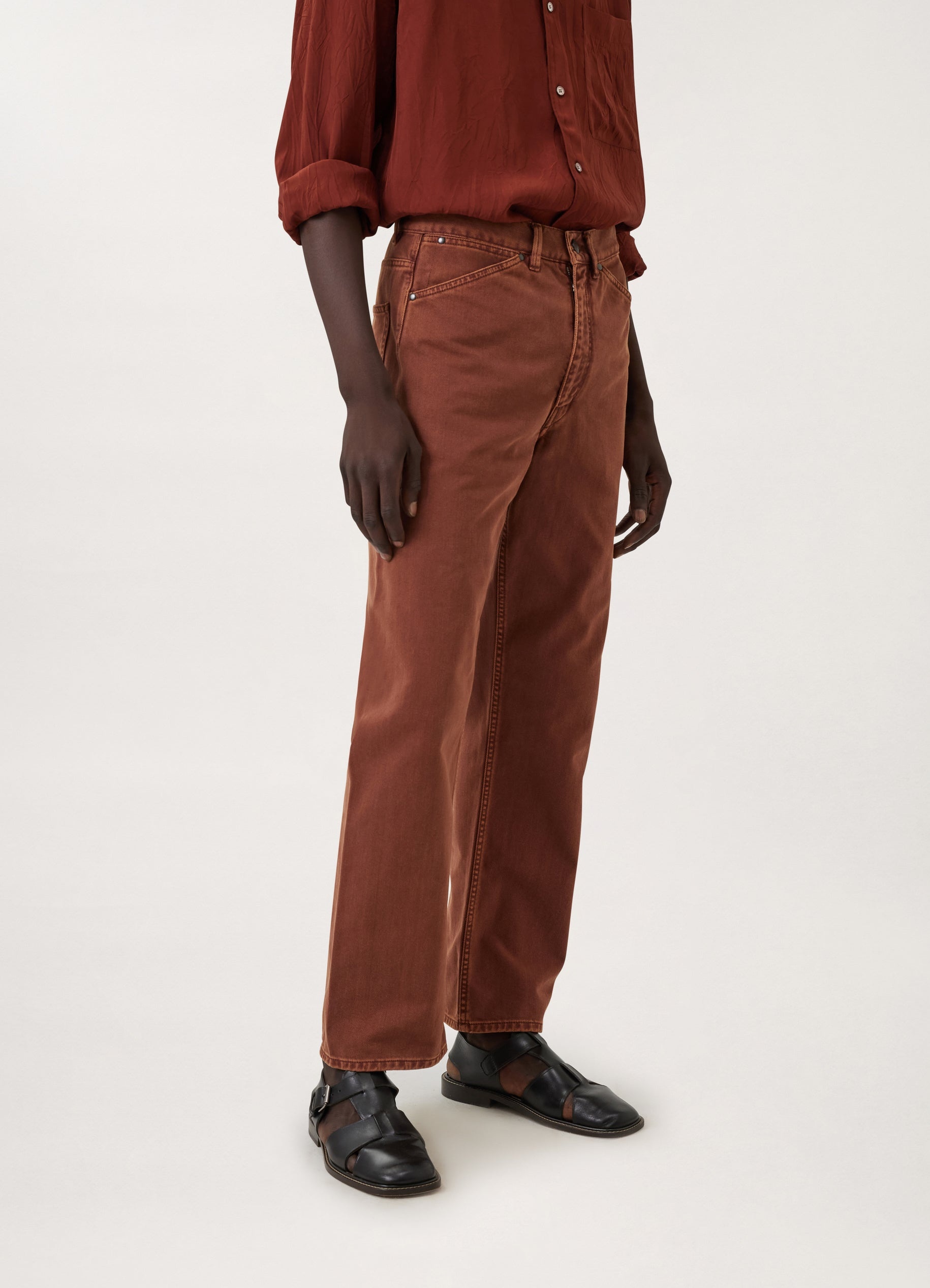 SEAMLESS JEANS
GARMENT DYED DENIM - 2
