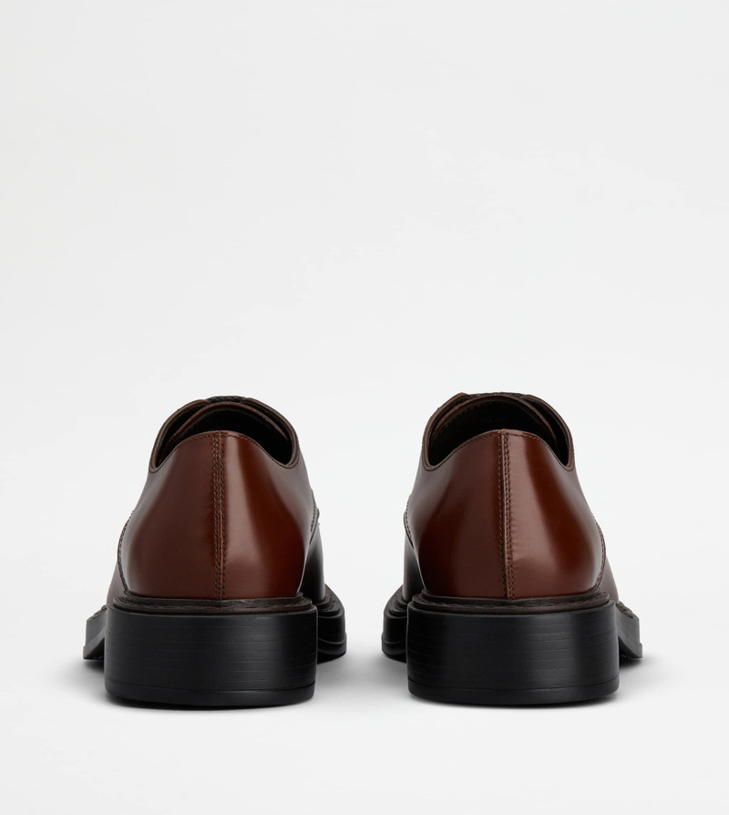 Tod's LACE-UPS IN LEATHER - BROWN outlook