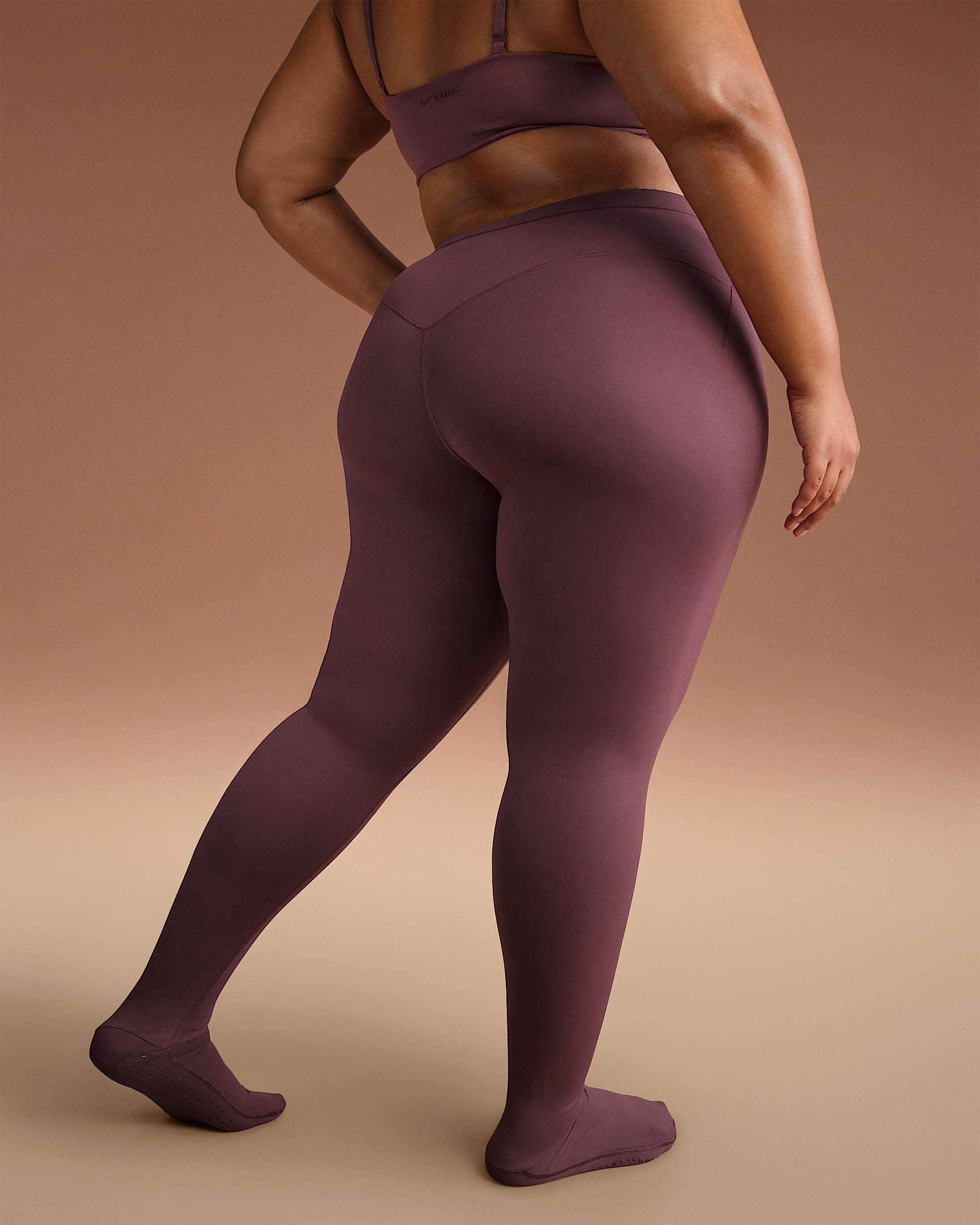 NikeSKIMS Matte Women's High-Waisted Footsie Grip Leggings - 8