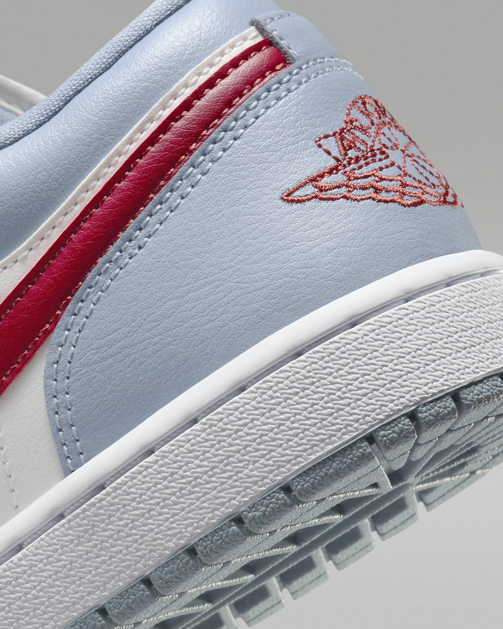 Air Jordan 1 Low Women's Shoes - 8