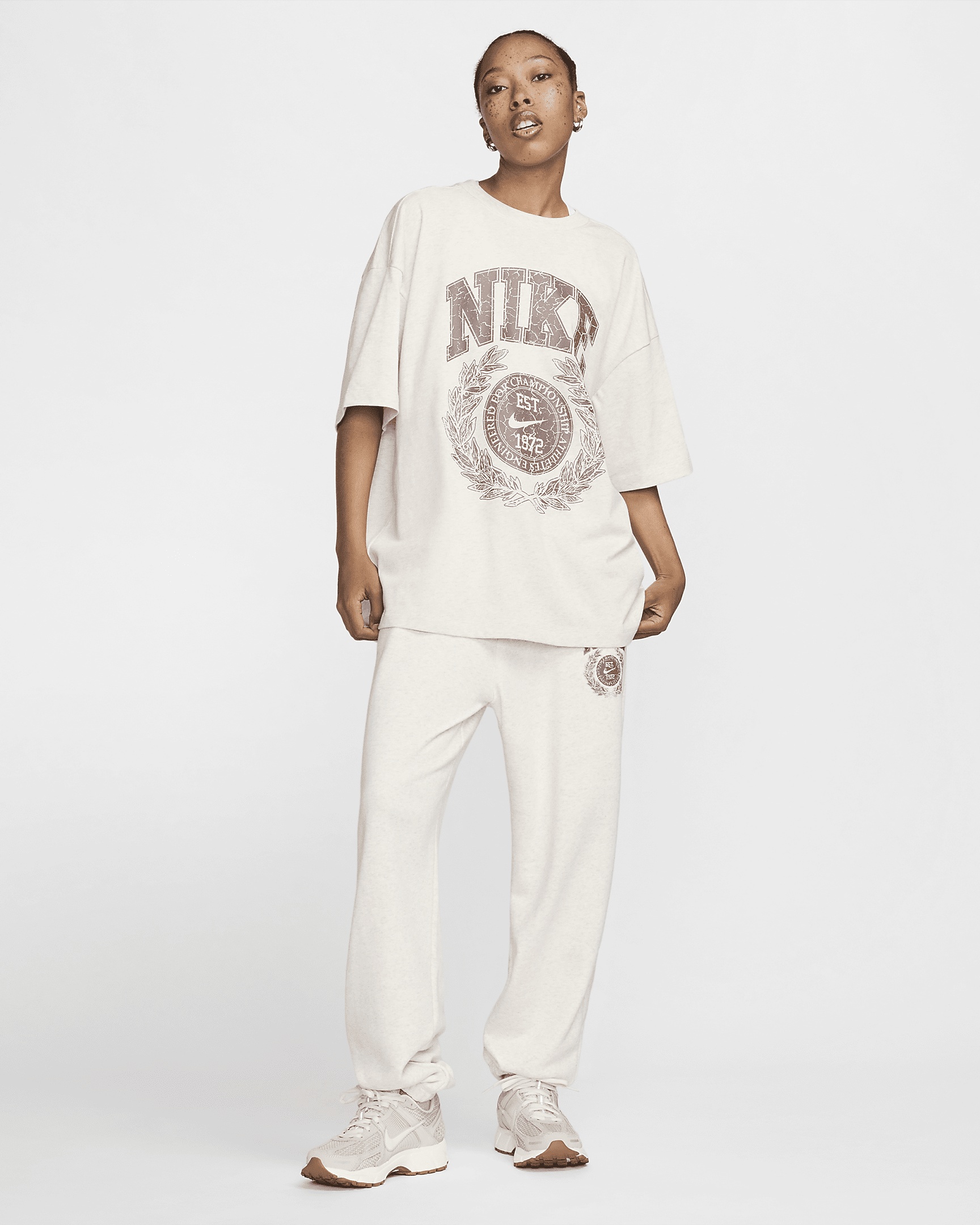 Nike Sportswear Essential Women's Oversized T-Shirt - 6