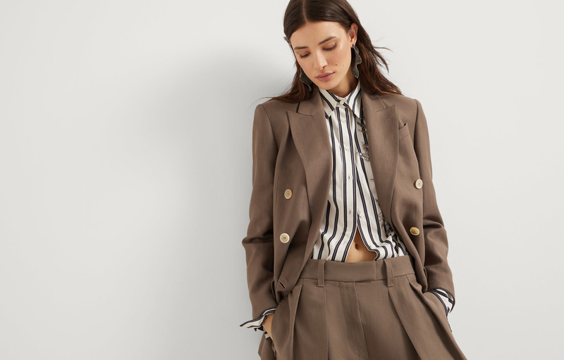 Viscose and linen fluid twill blazer with shiny cuffs 6